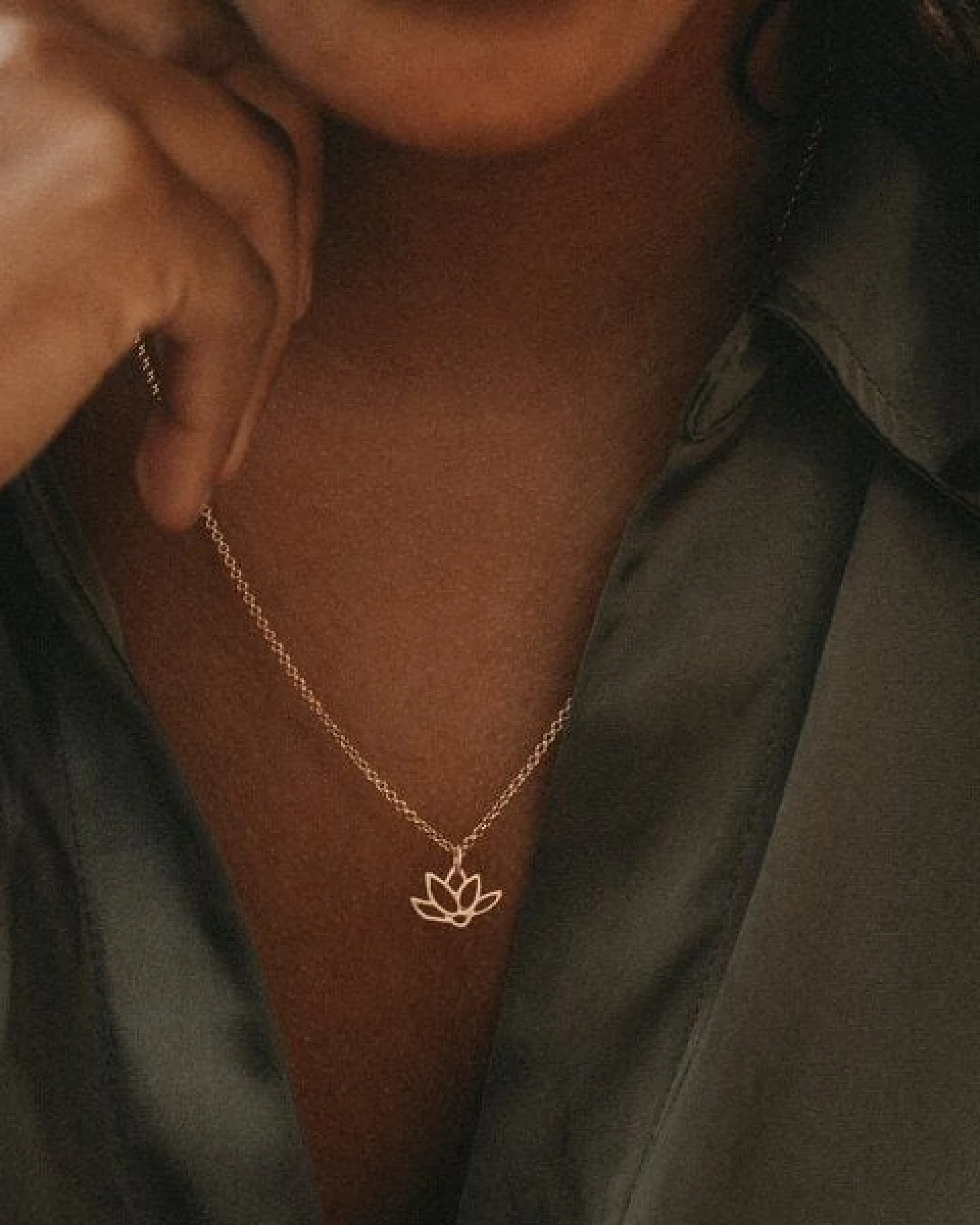 MOANINA Kette Bali Lotusblüte - 925 Silber/18k Gold Vermeil - 3 Längen – Ansicht 3