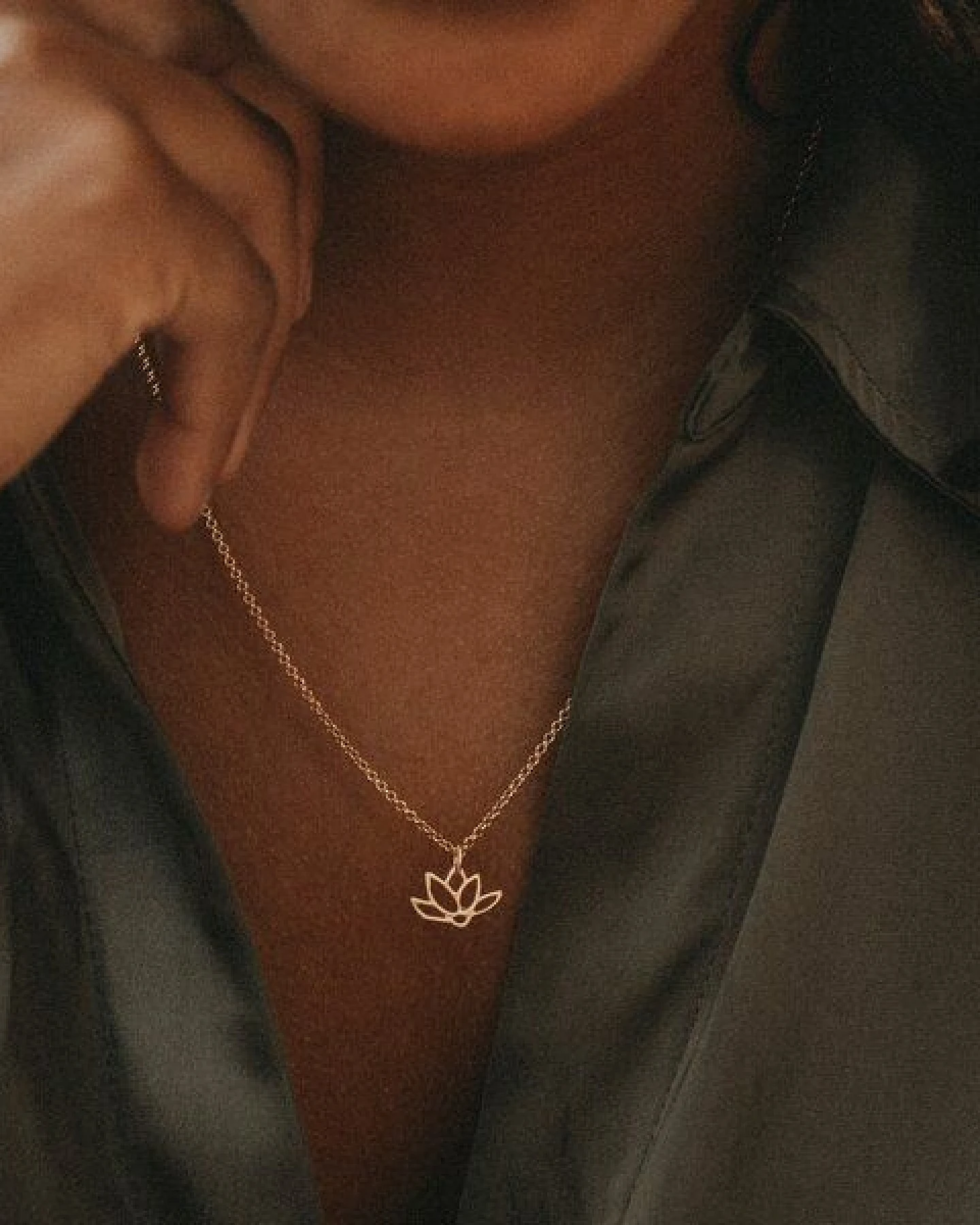 MOANINA Kette Bali Lotusblüte - 925 Silber/18k Gold Vermeil - 3 Längen – Ansicht 3