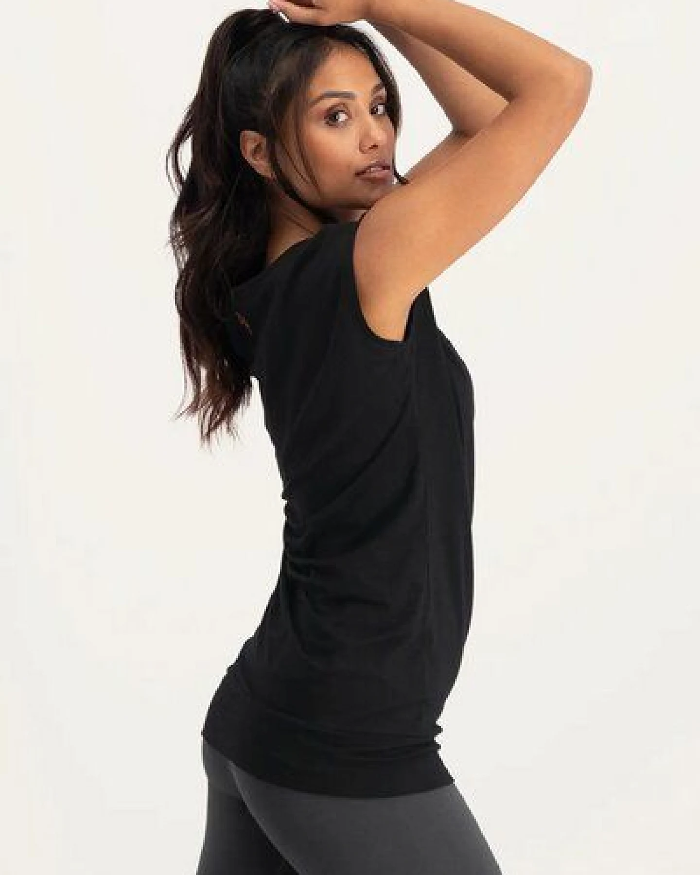 Urban Goddess Lockeres Asana-Yoga-Shirt – Ansicht 2