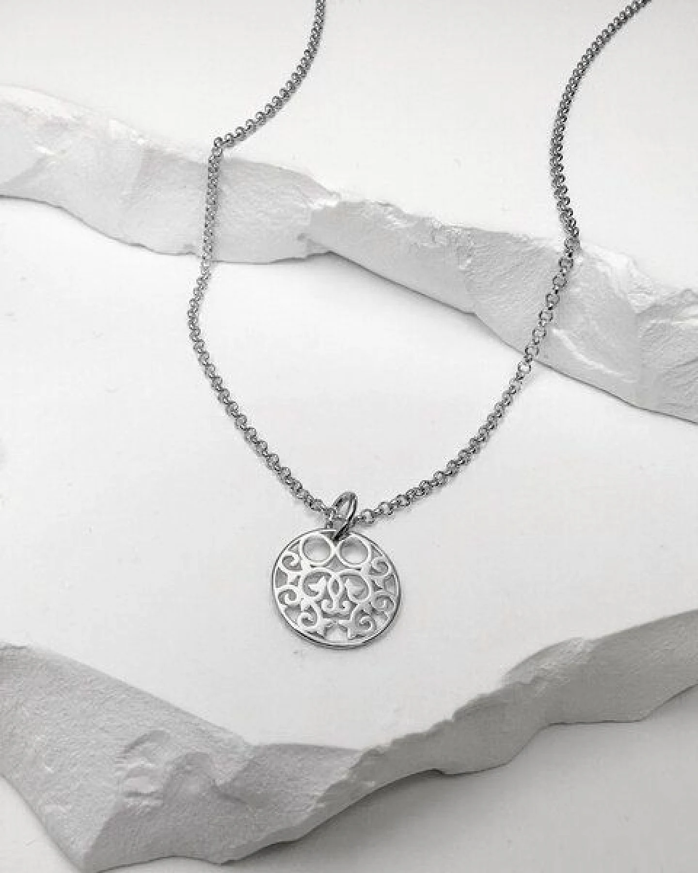 MOANINA Kette Rome Ornament - 925 Silber/18k Gold Vermeil - 3 Längen – Ansicht 2