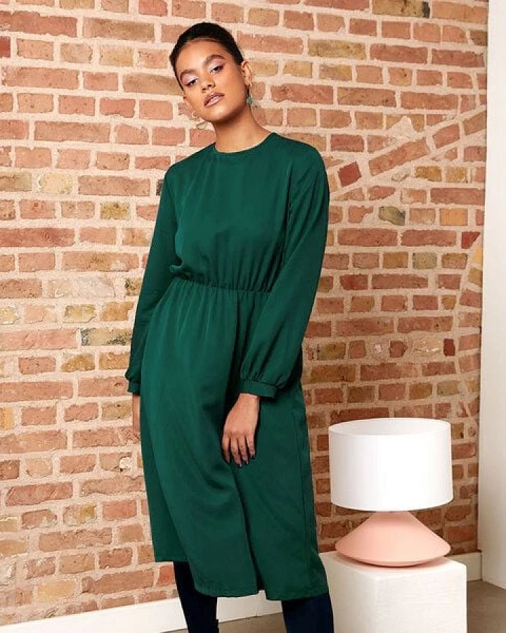 WiDDA berlin GARBO feminines Kleid in Waldgrün aus TENCEL®