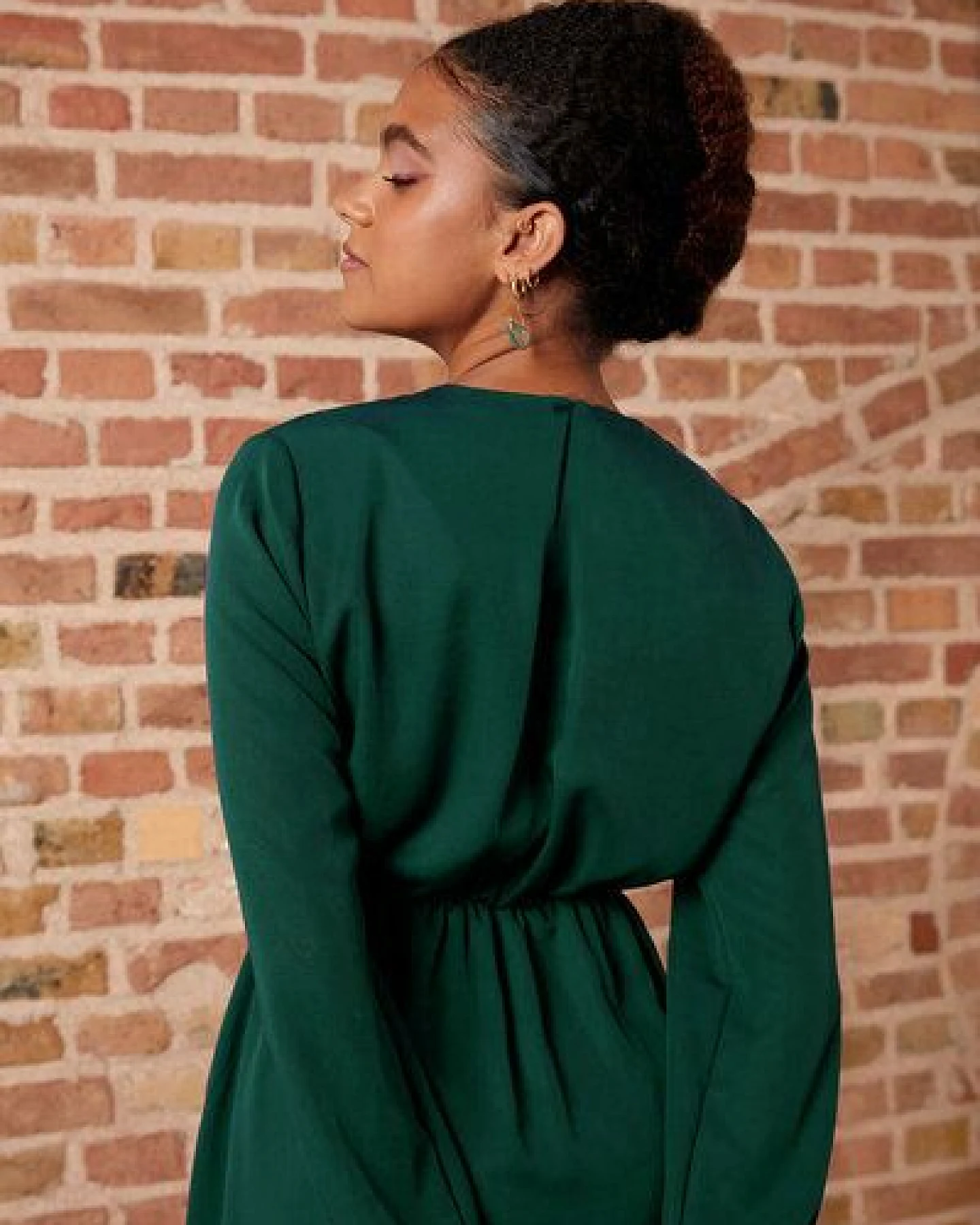 WiDDA berlin GARBO feminines Kleid in Waldgrün aus TENCEL® – Ansicht 2