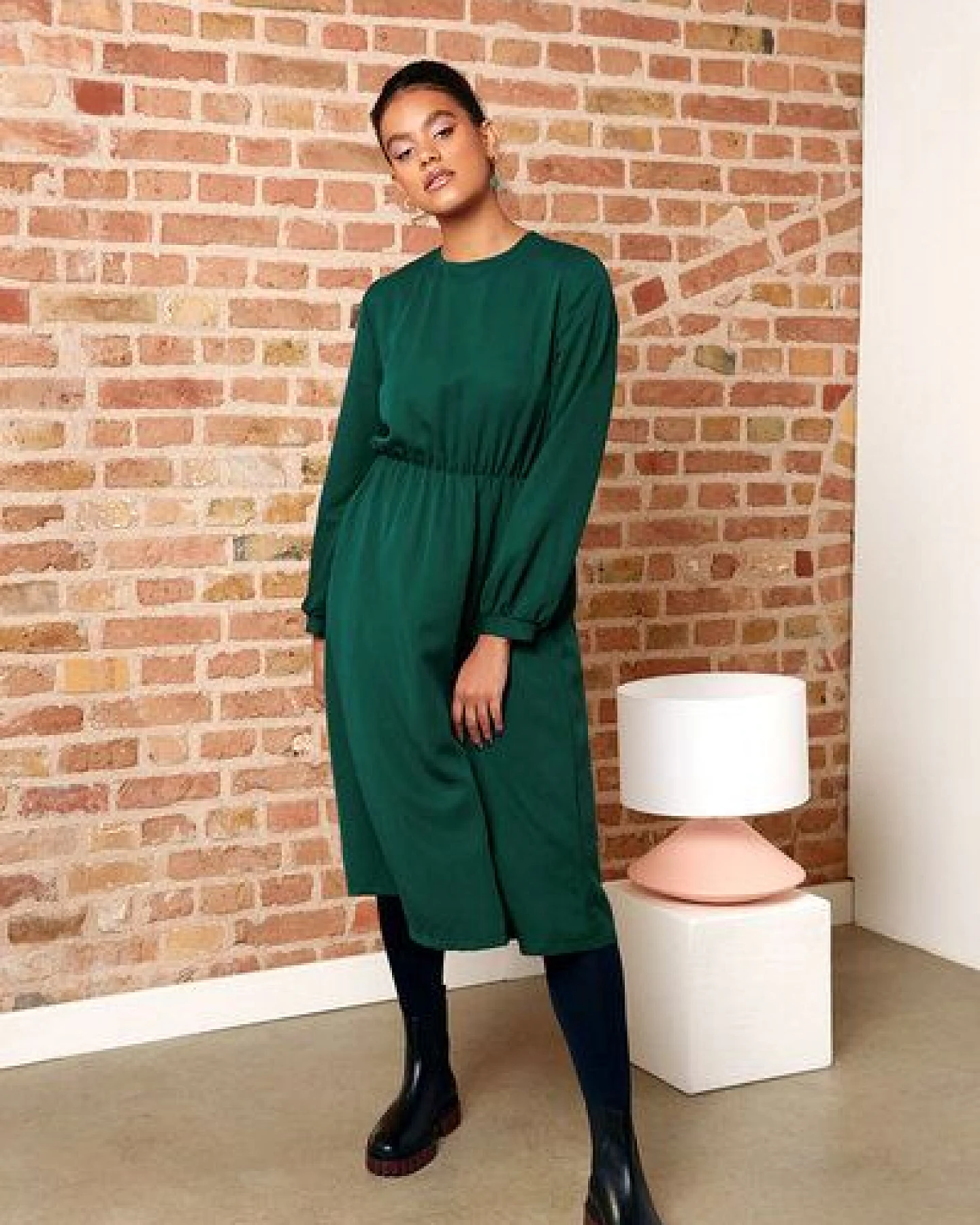 WiDDA berlin GARBO feminines Kleid in Waldgrün aus TENCEL® – Ansicht 3