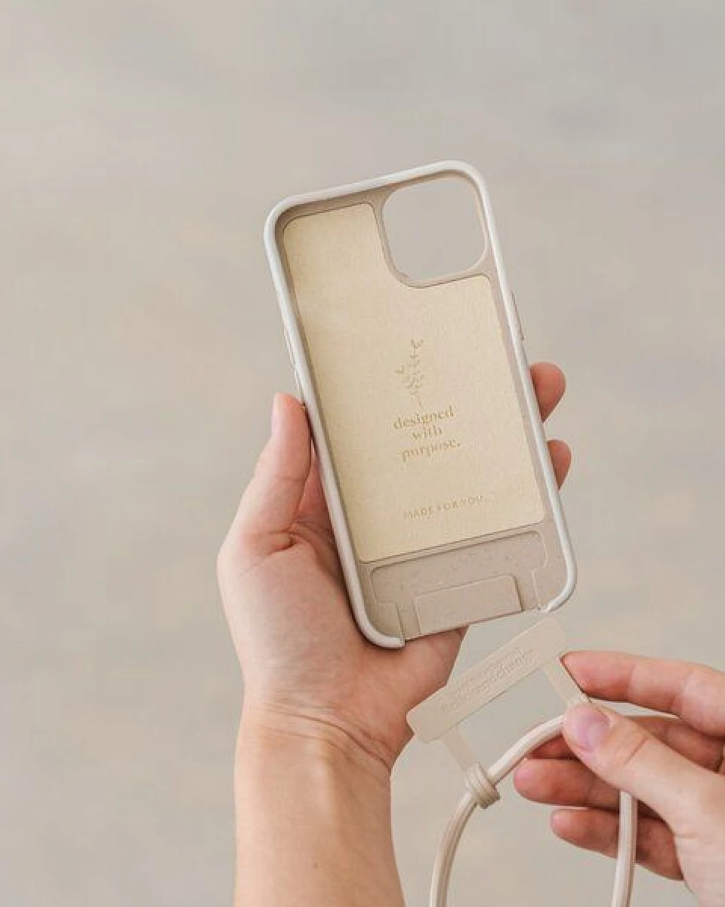 change the label Change Case - 2in1 Nachhaltige Handyhülle, iPhone Hülle mit abnehmbarer Kette – Ansicht 3