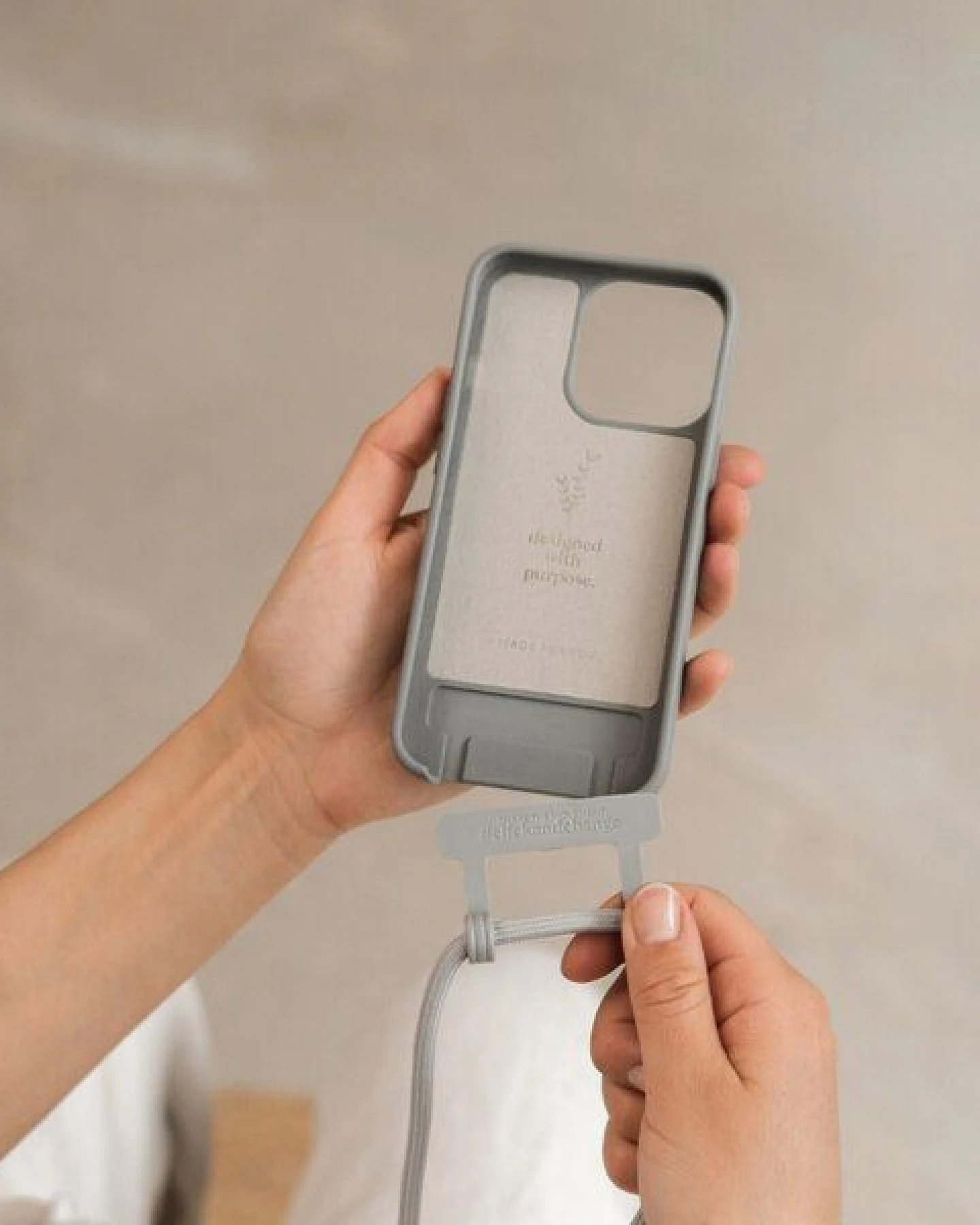 change the label Change Case - 2in1 Nachhaltige Handyhülle, iPhone Hülle mit abnehmbarer Kette – Ansicht 4