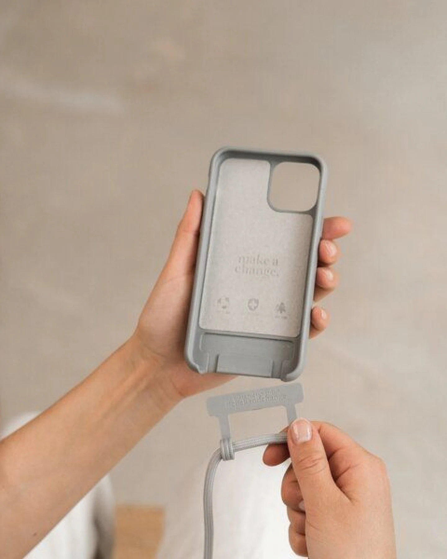 change the label Change Case - 2in1 Nachhaltige Handyhülle, iPhone Hülle mit abnehmbarer Kette – Ansicht 4