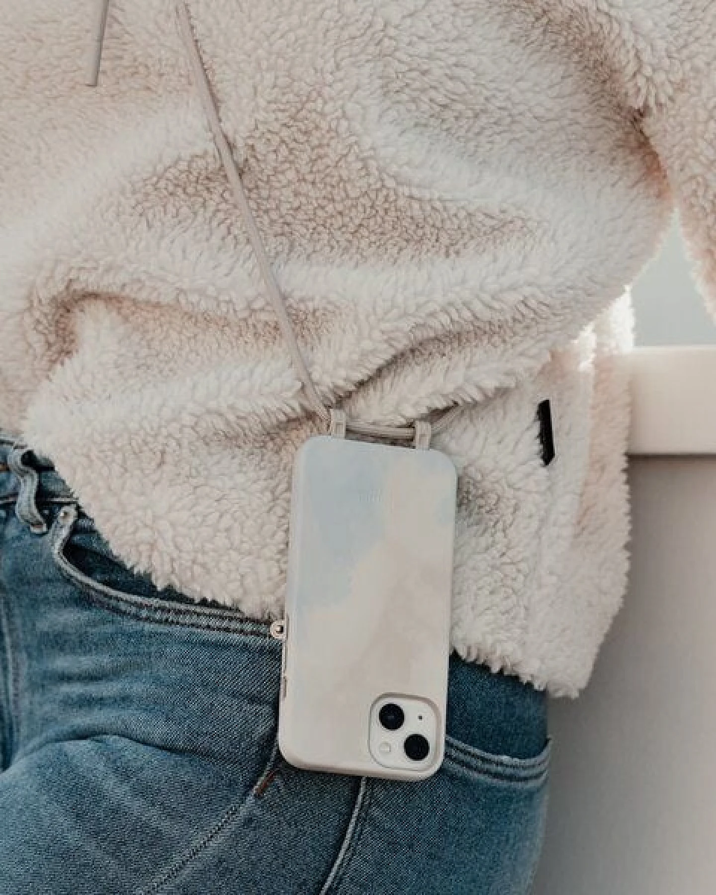 change the label Change Case - 2in1 Nachhaltige Handyhülle, iPhone Hülle mit abnehmbarer Kette – Ansicht 3