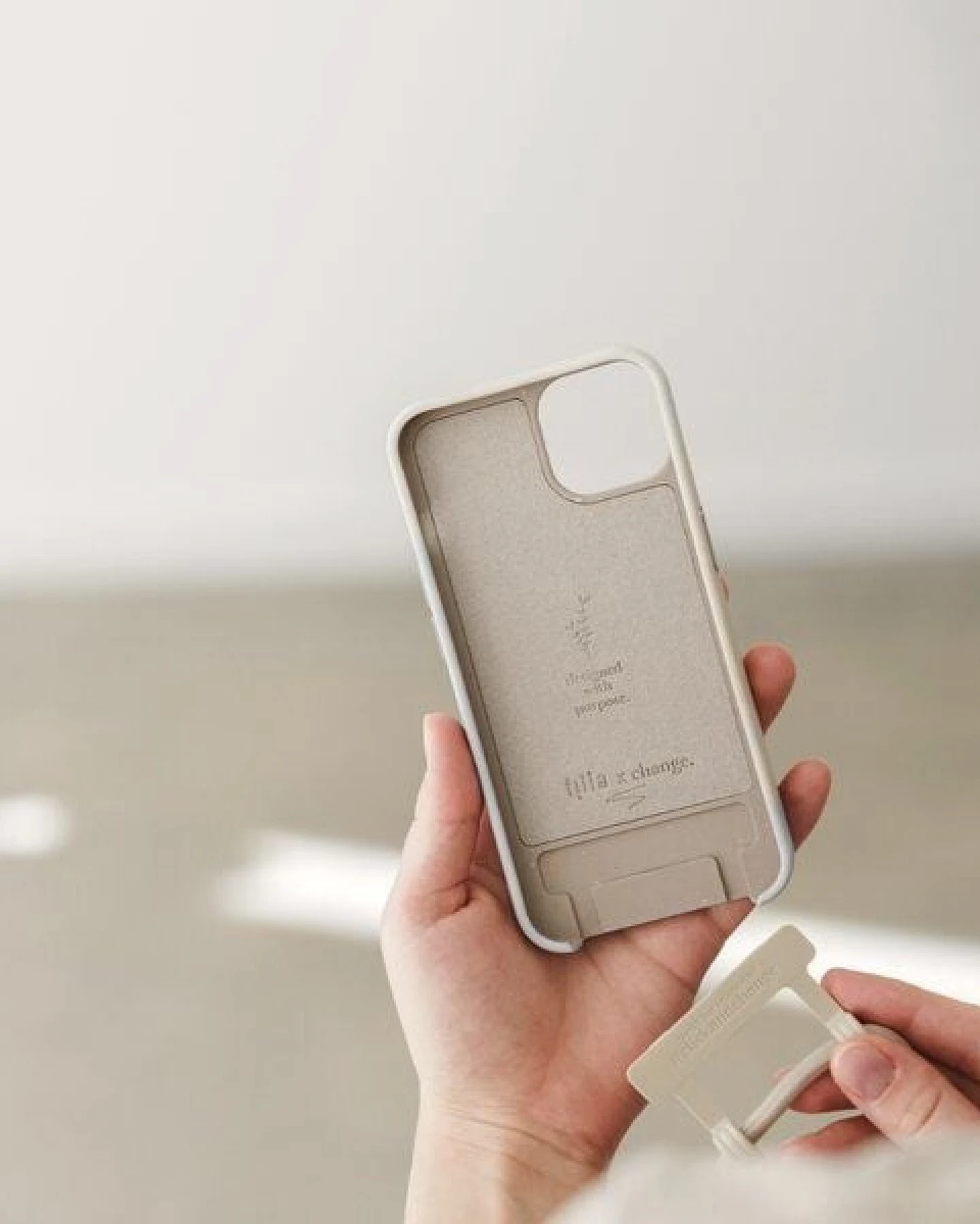 change the label Change Case - 2in1 Nachhaltige Handyhülle, iPhone Hülle mit abnehmbarer Kette – Ansicht 4