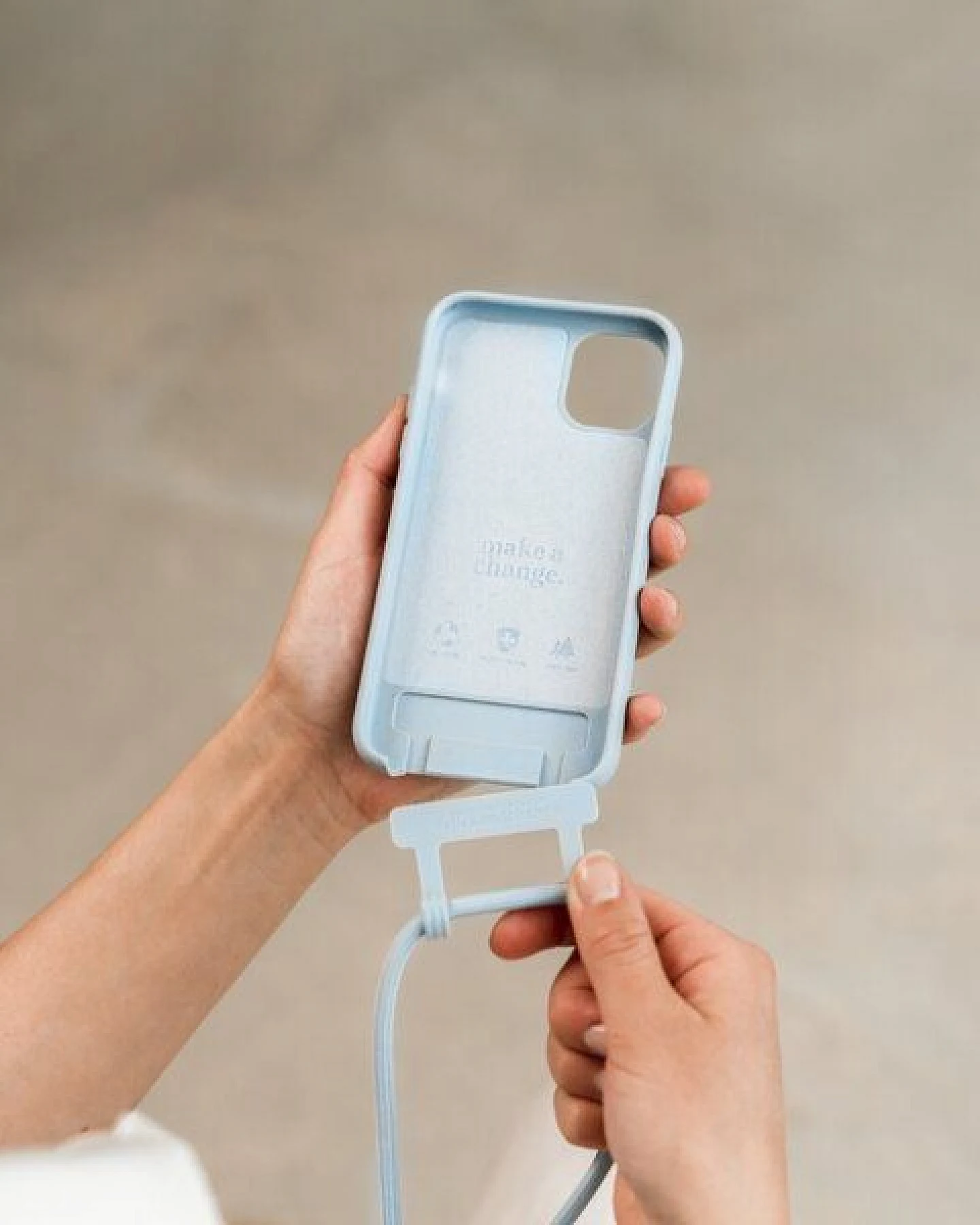 change the label Change Case - 2in1 Nachhaltige Handyhülle, iPhone Hülle mit abnehmbarer Kette – Ansicht 4