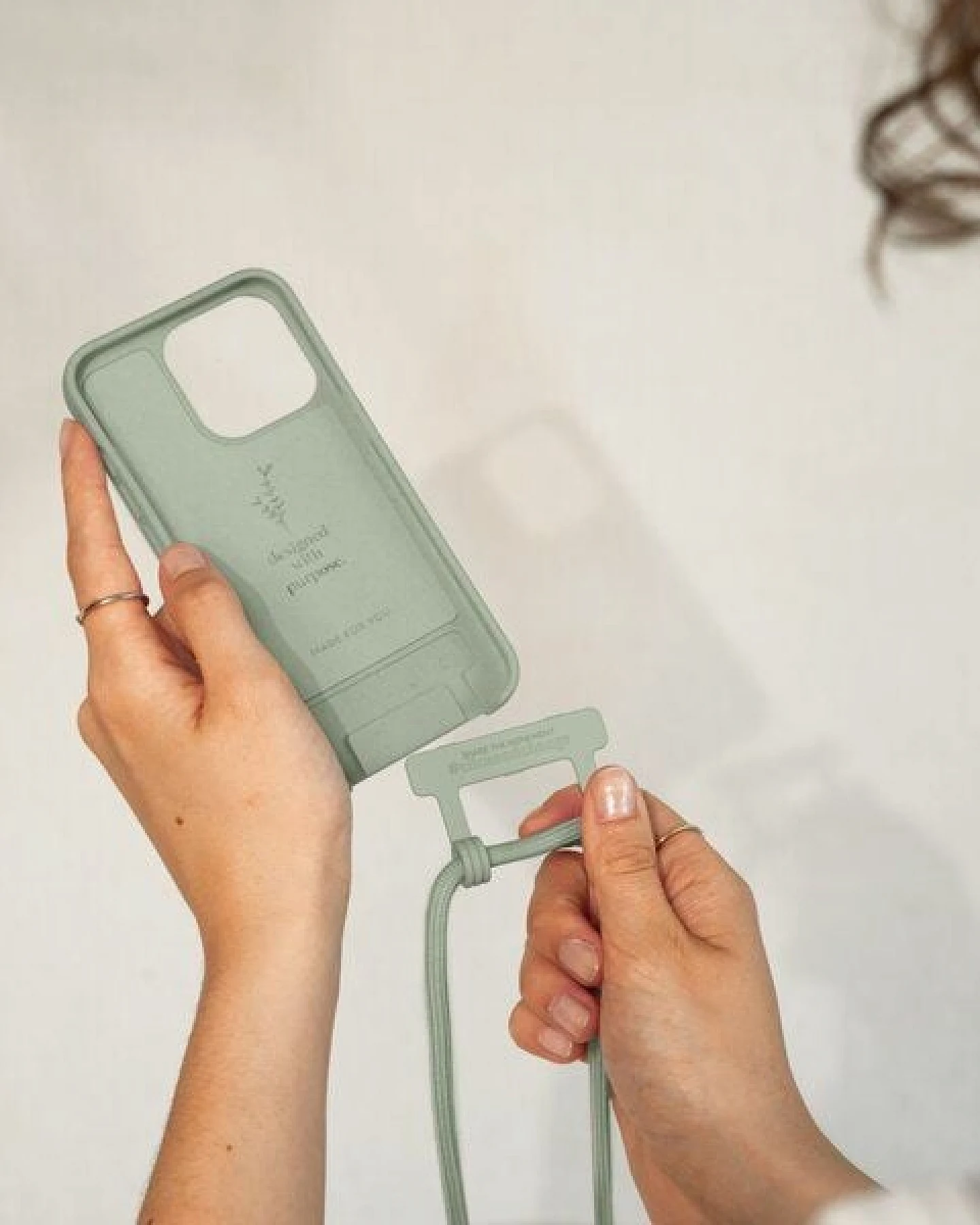 change the label Change Case - 2in1 Nachhaltige Handyhülle, iPhone Hülle mit abnehmbarer Kette – Ansicht 4