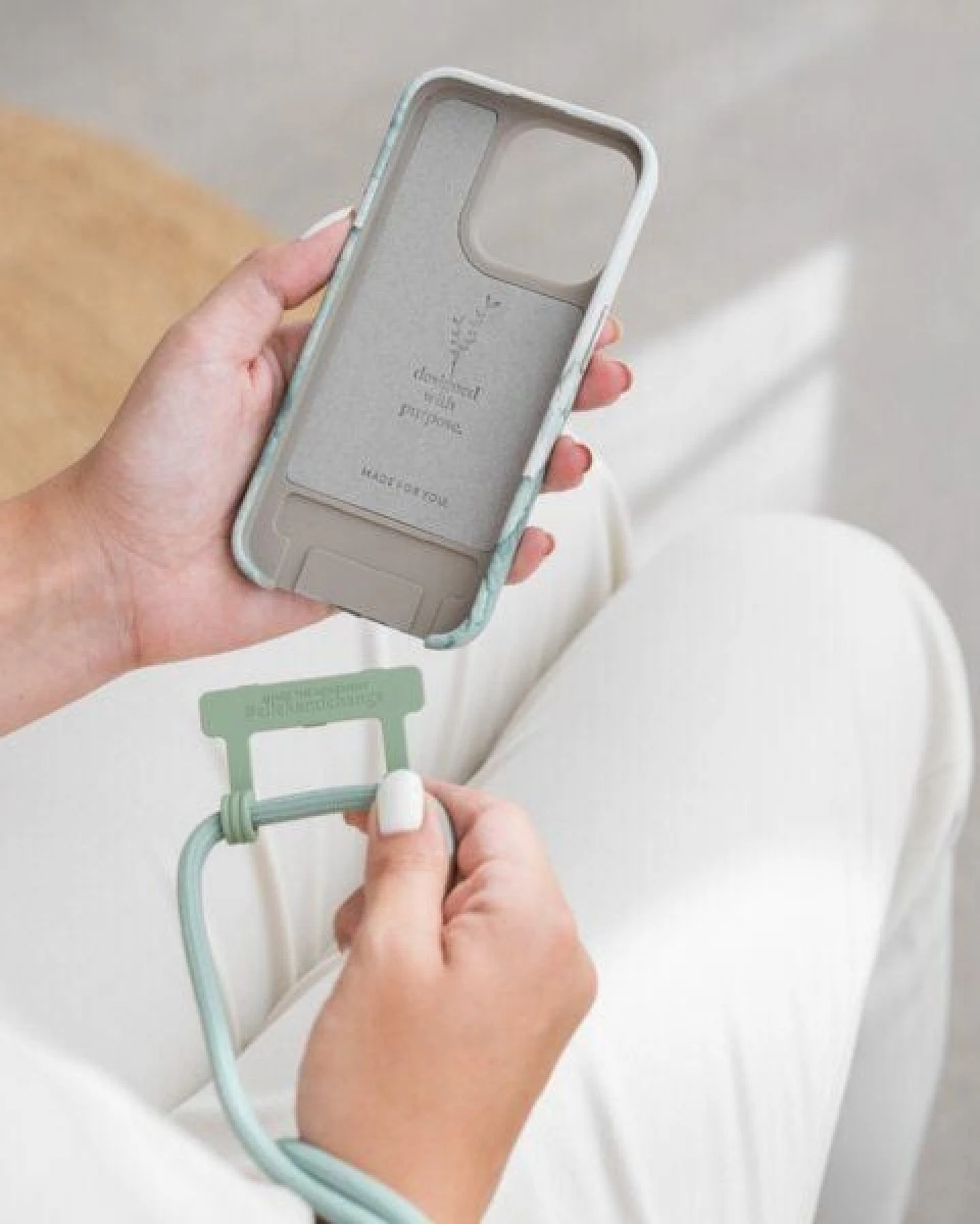 change the label Change Case - 2in1 Nachhaltige Handyhülle, iPhone Hülle mit abnehmbarer Kette – Ansicht 4