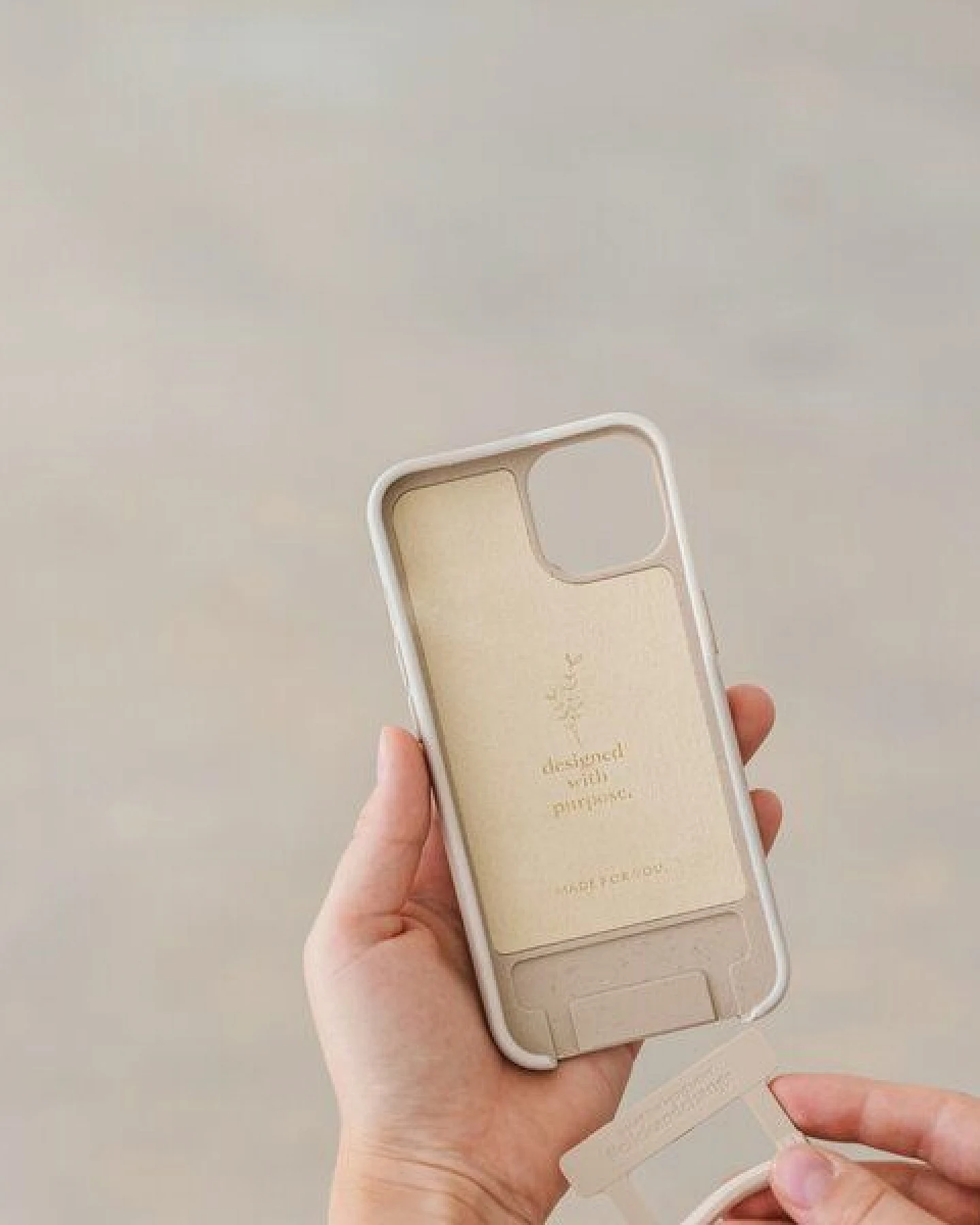 change the label Change Case - 2in1 Nachhaltige Handyhülle, iPhone Hülle mit abnehmbarer Kette – Ansicht 4