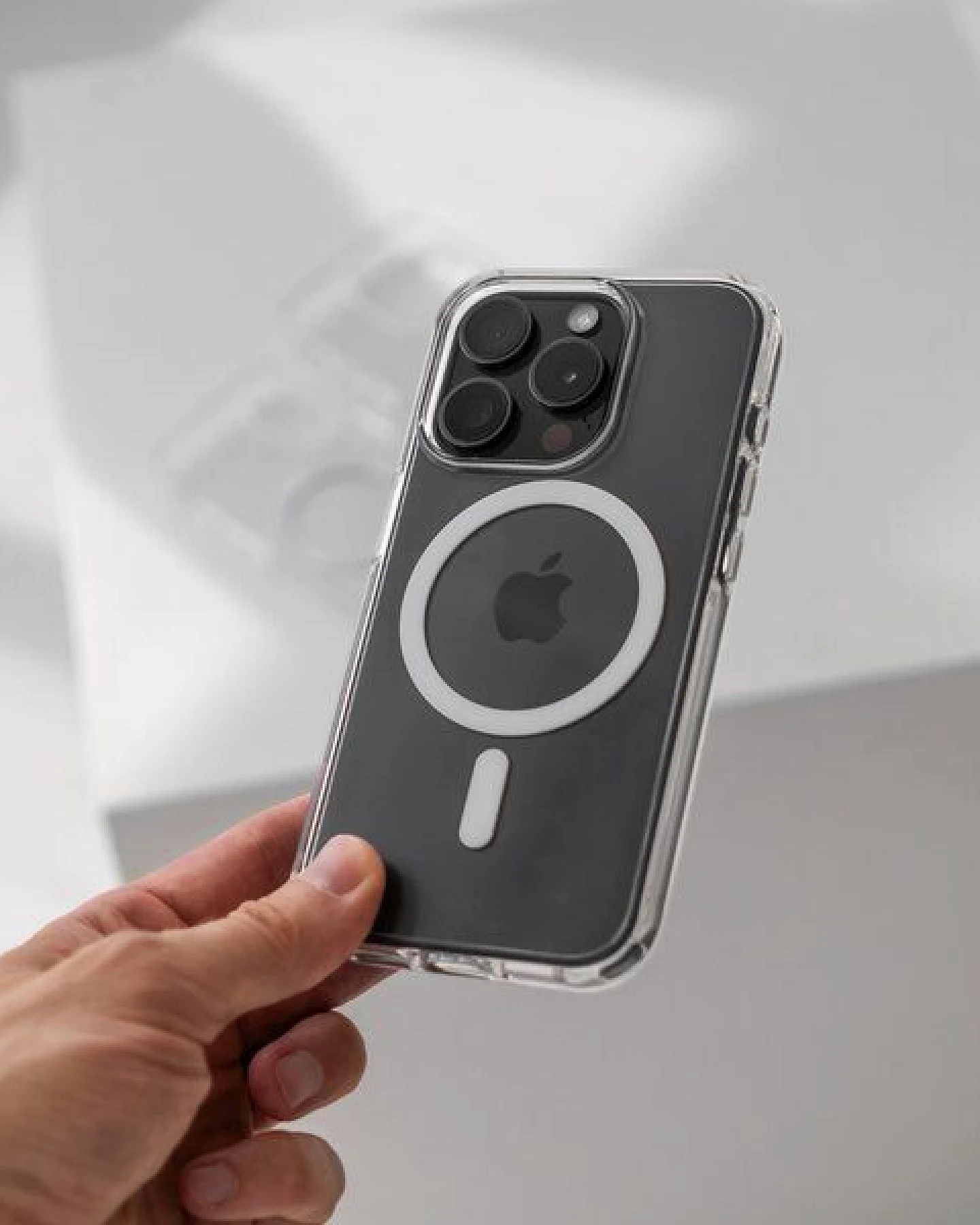 Woodcessories Clear Case MagSafe - Durchsichtige iPhone Handyhülle mit Magnet - nachhaltig – Ansicht 2