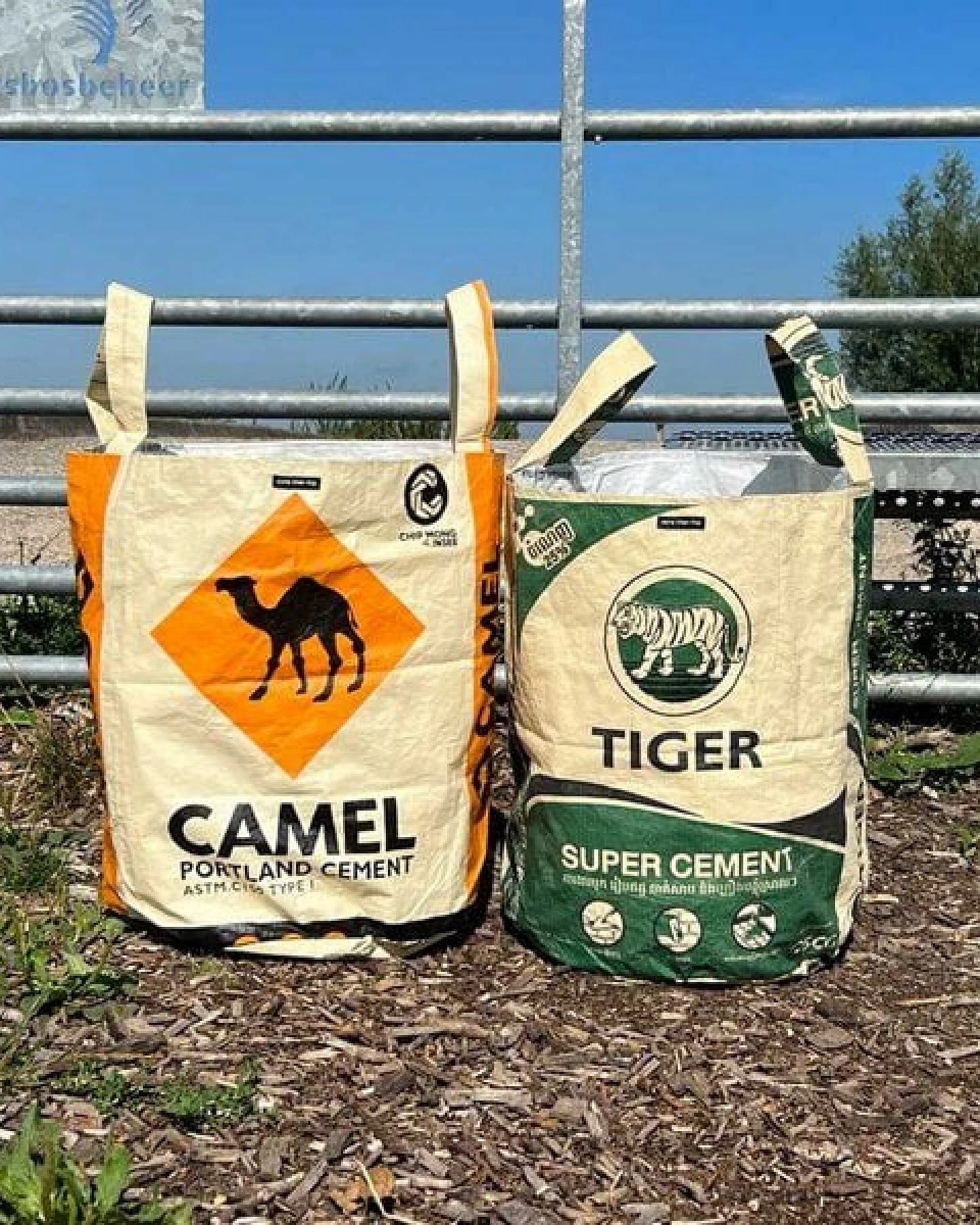 MoreThanHip Wäschesack aus recycelten Zement- oder Tierfüttersäcken - Kamali – Ansicht 4