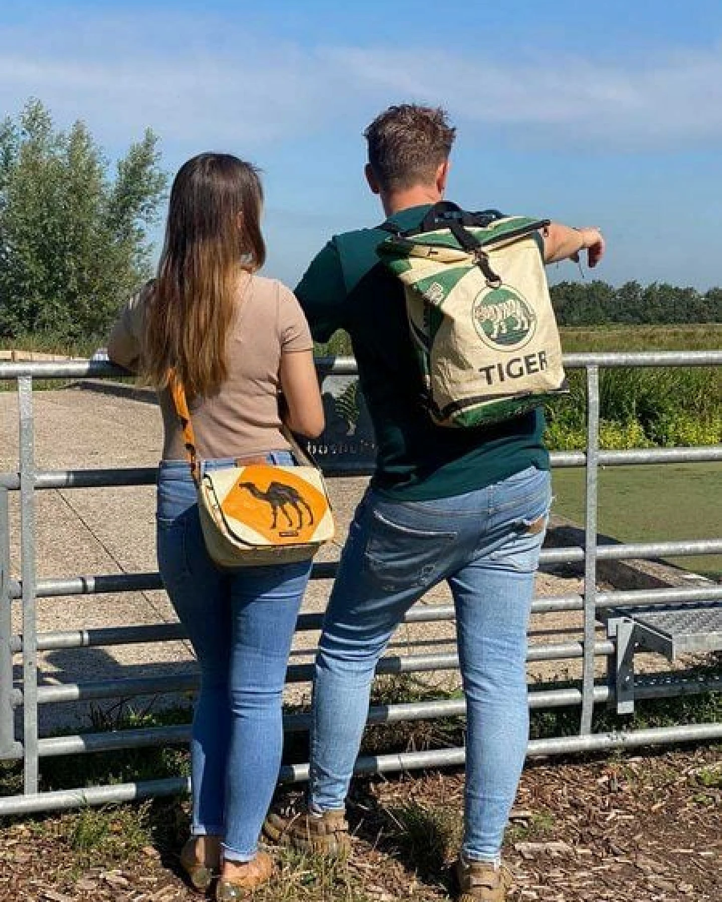 MoreThanHip Rolltop Rucksack aus recycelten Zement- oder Fischfuttersäcken - Tantor – Ansicht 4