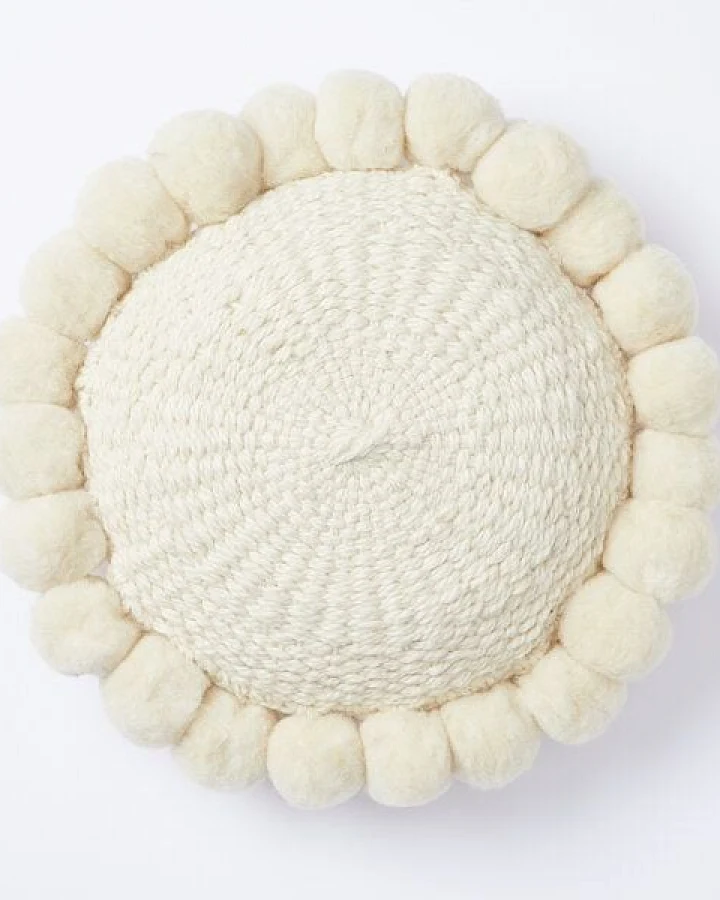 By Native Rundes Pom Pom Kissen "Salta", 100% Schurwolle, mulesingfrei