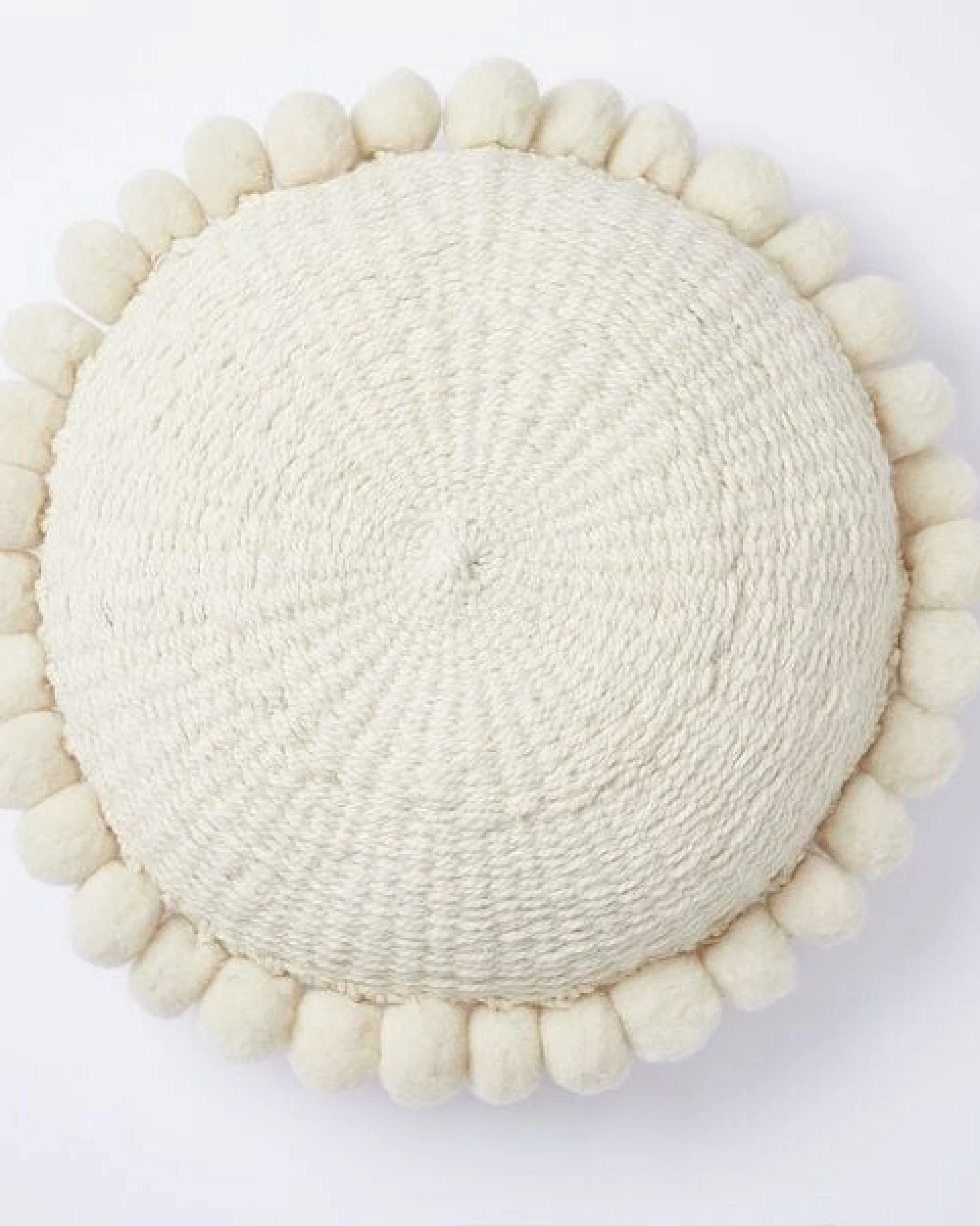 By Native Rundes Pom Pom Kissen "Salta", 100% Schurwolle, mulesingfrei – Ansicht 2