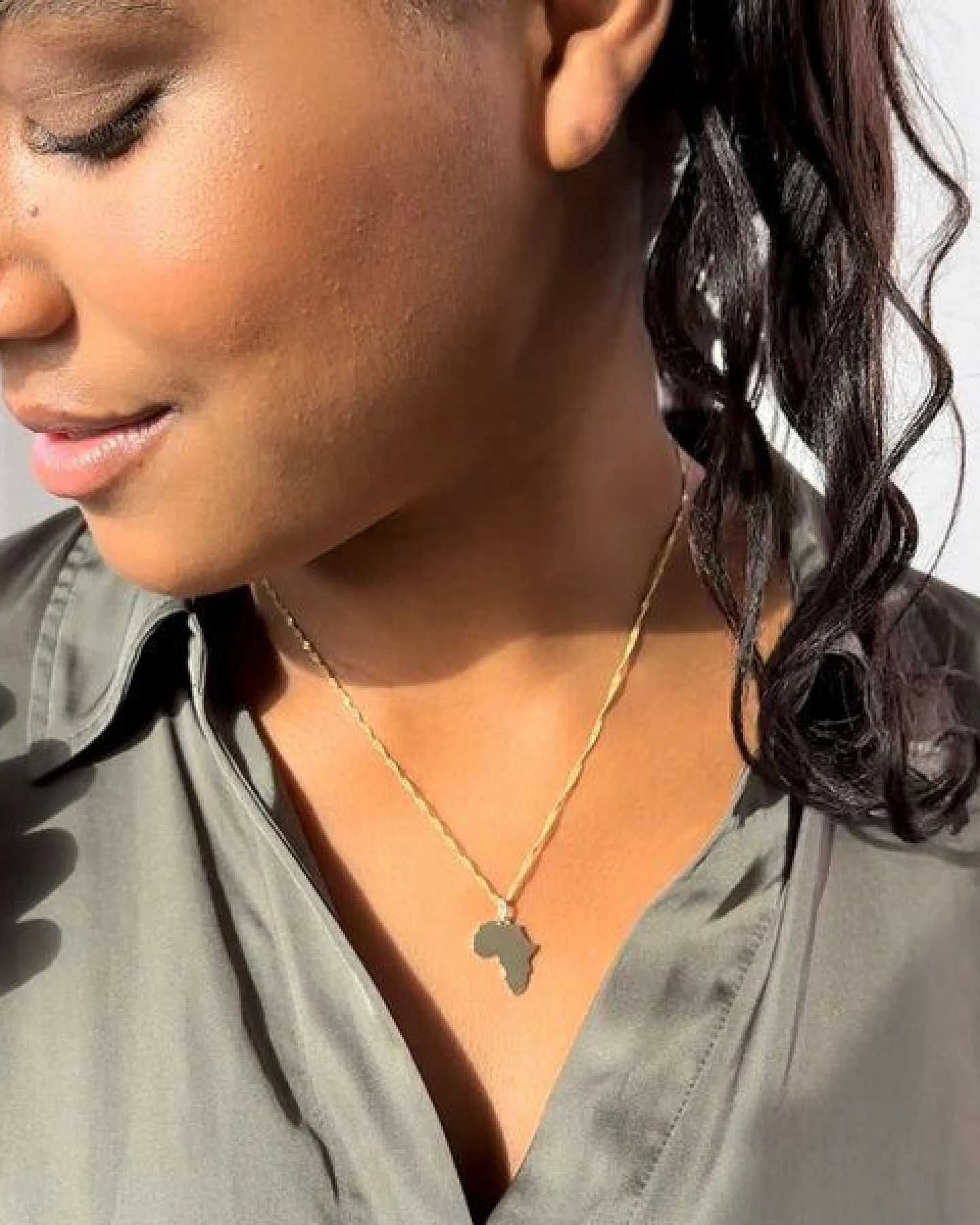MOANINA Anhänger Afrika Kontinent • 14k Echtgold – Ansicht 3