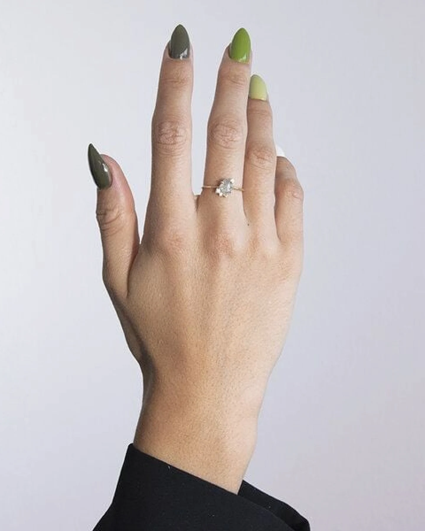 Eppi Goldener Ring mit Salt and Pepper Diamanten und Lab Grown Diamanten Kendra – Ansicht 2