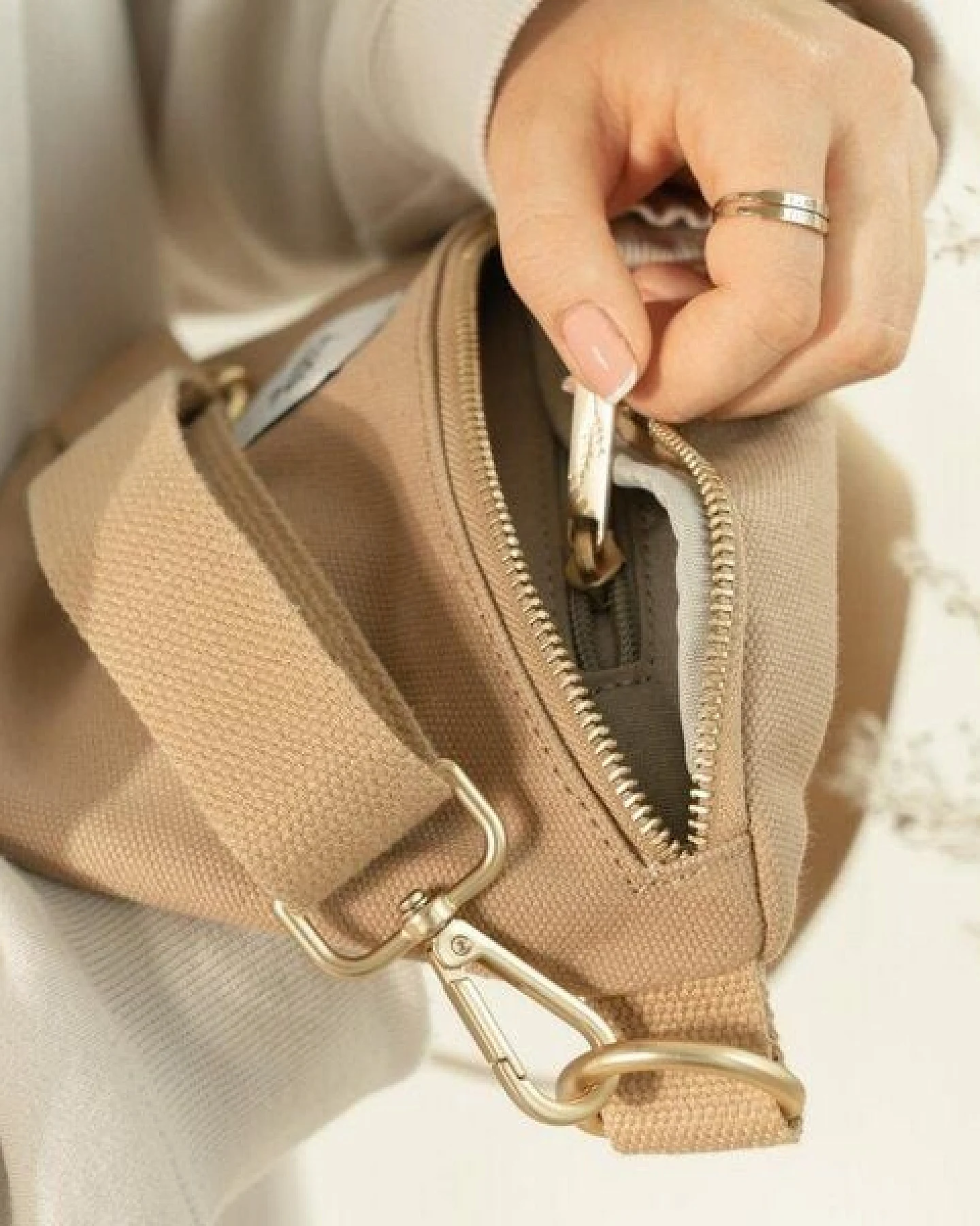 change the label Change Bum Bag, Bauchtasche Damen, Crossbody Bag aus nachhaltiger Baumwolle – Ansicht 3