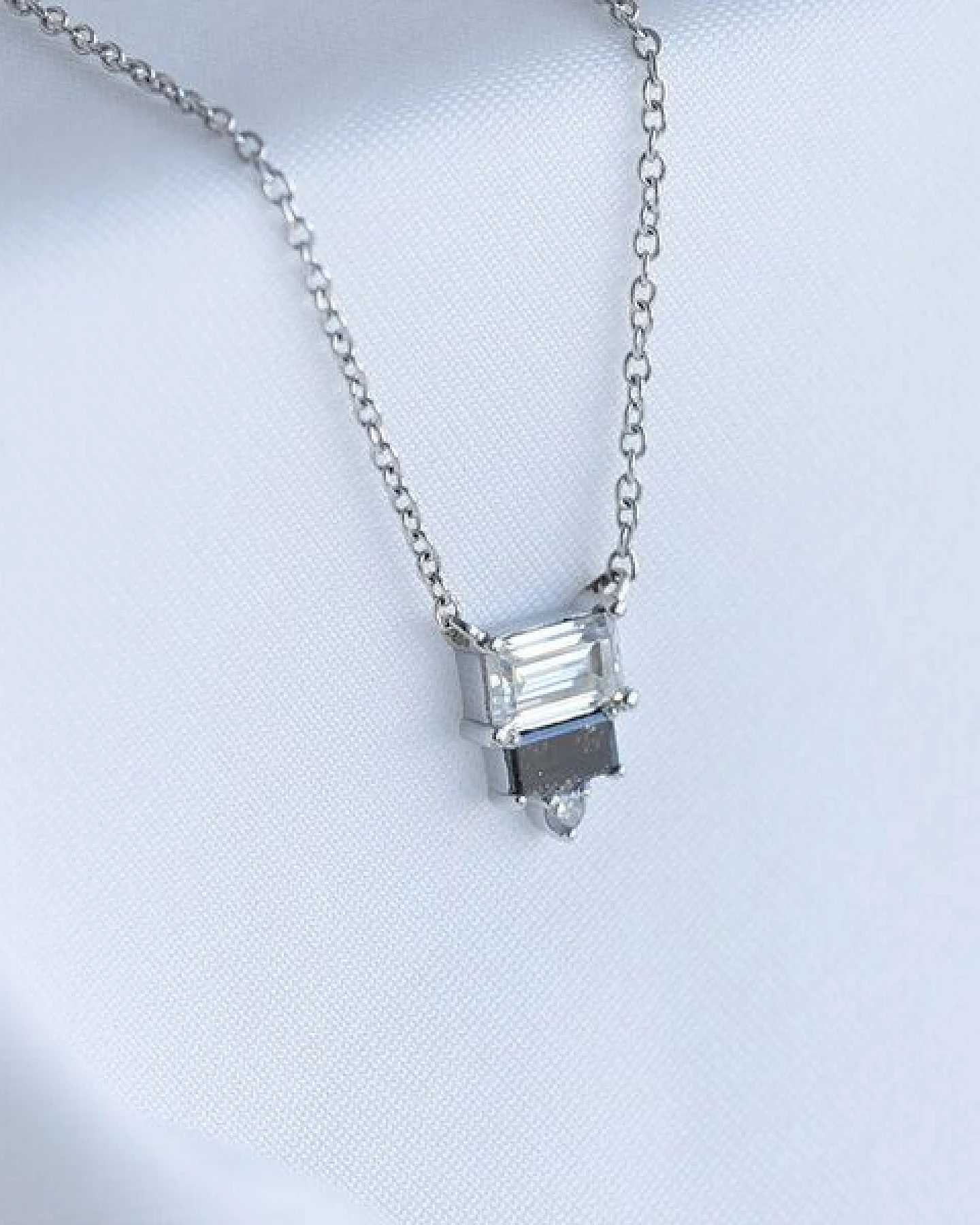 Eppi Kette mit Anhänger mit einem Moissanit und Salt and Pepper Diamanten Ivano – Ansicht 2