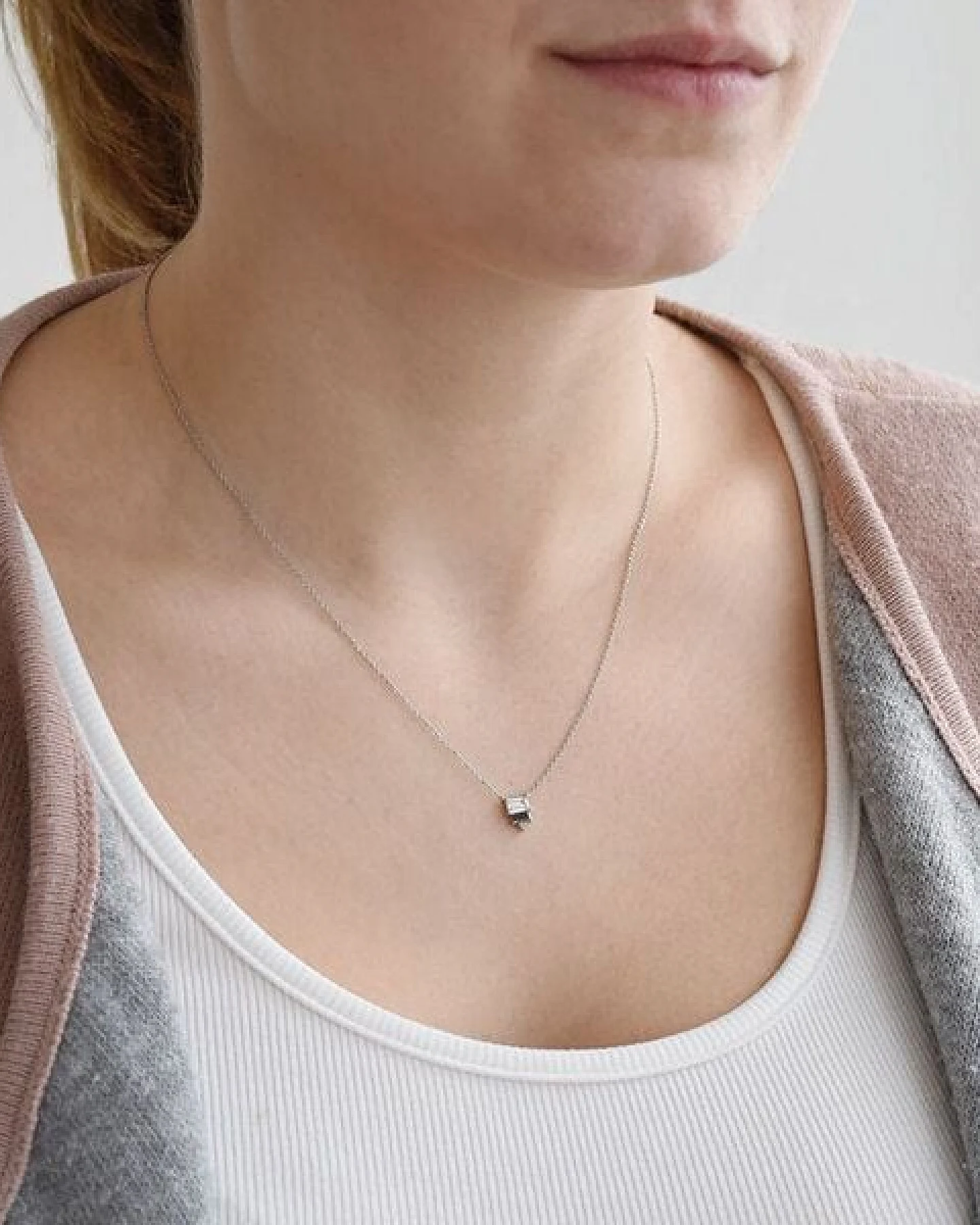 Eppi Kette mit Anhänger mit einem Moissanit und Salt and Pepper Diamanten Ivano – Ansicht 4