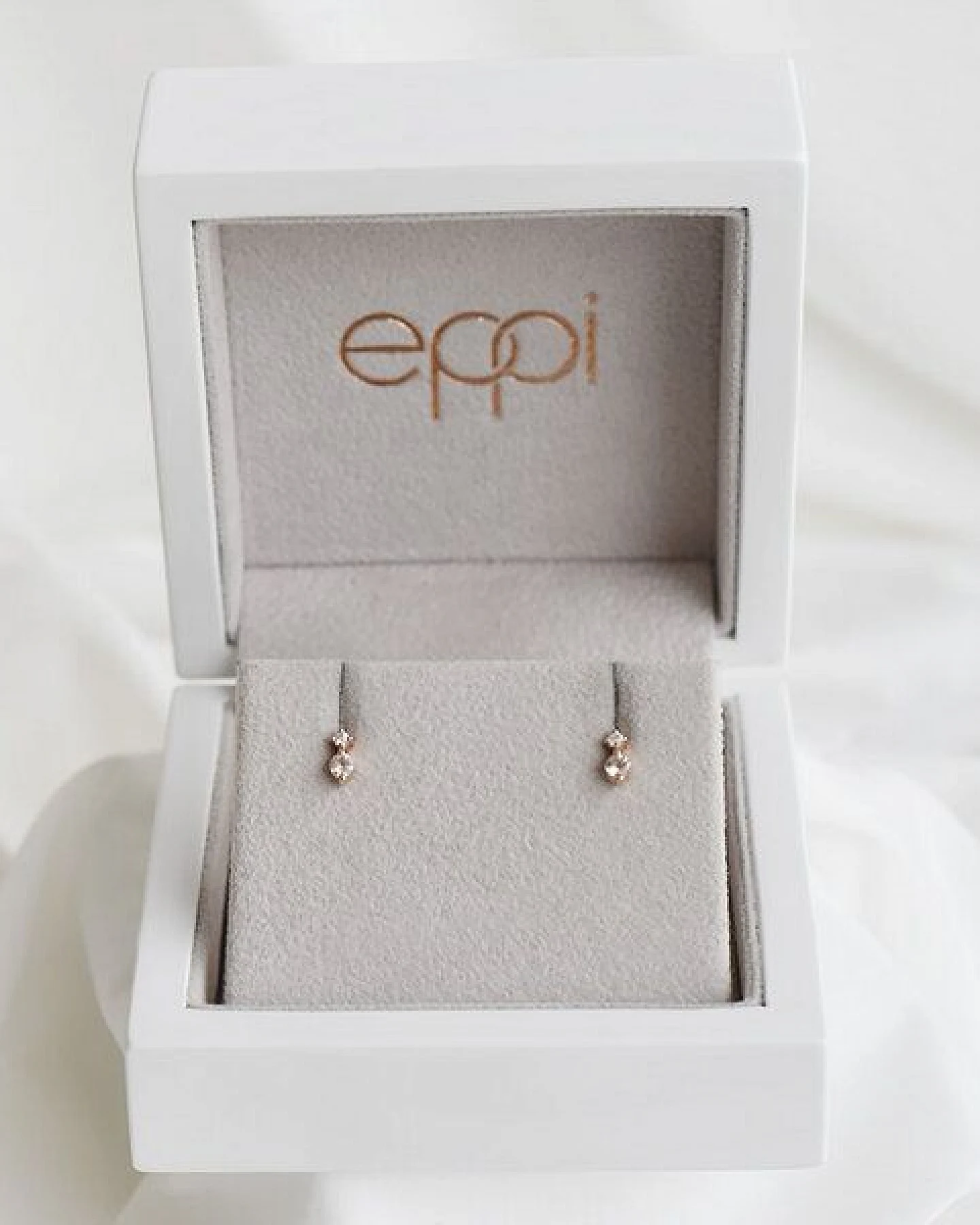 Eppi Minimalistische Ohrringe mit Morganiten und Diamanten Durante – Ansicht 4