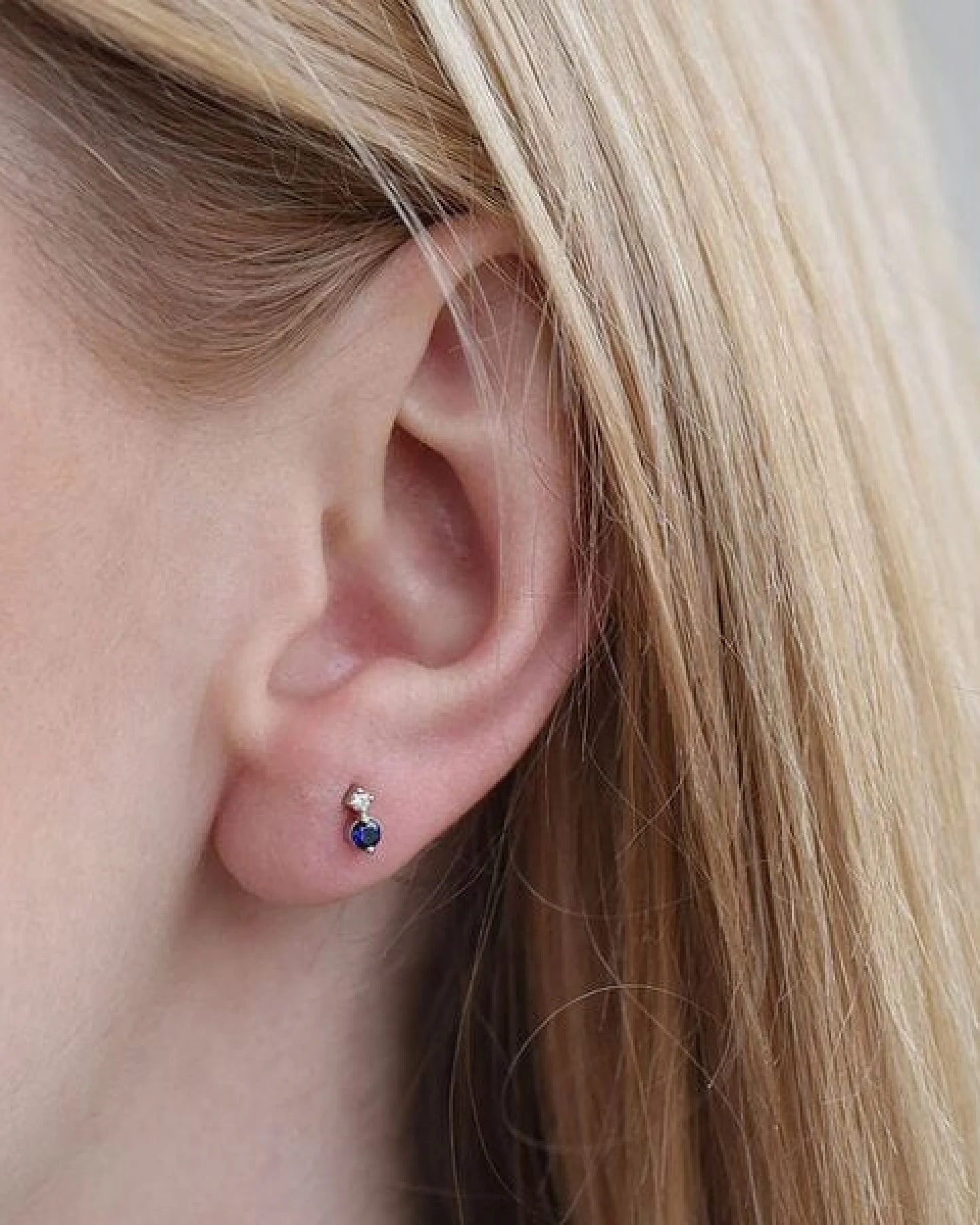 Eppi Minimalistische Ohrringe mit Saphiren und Diamanten Durante – Ansicht 4