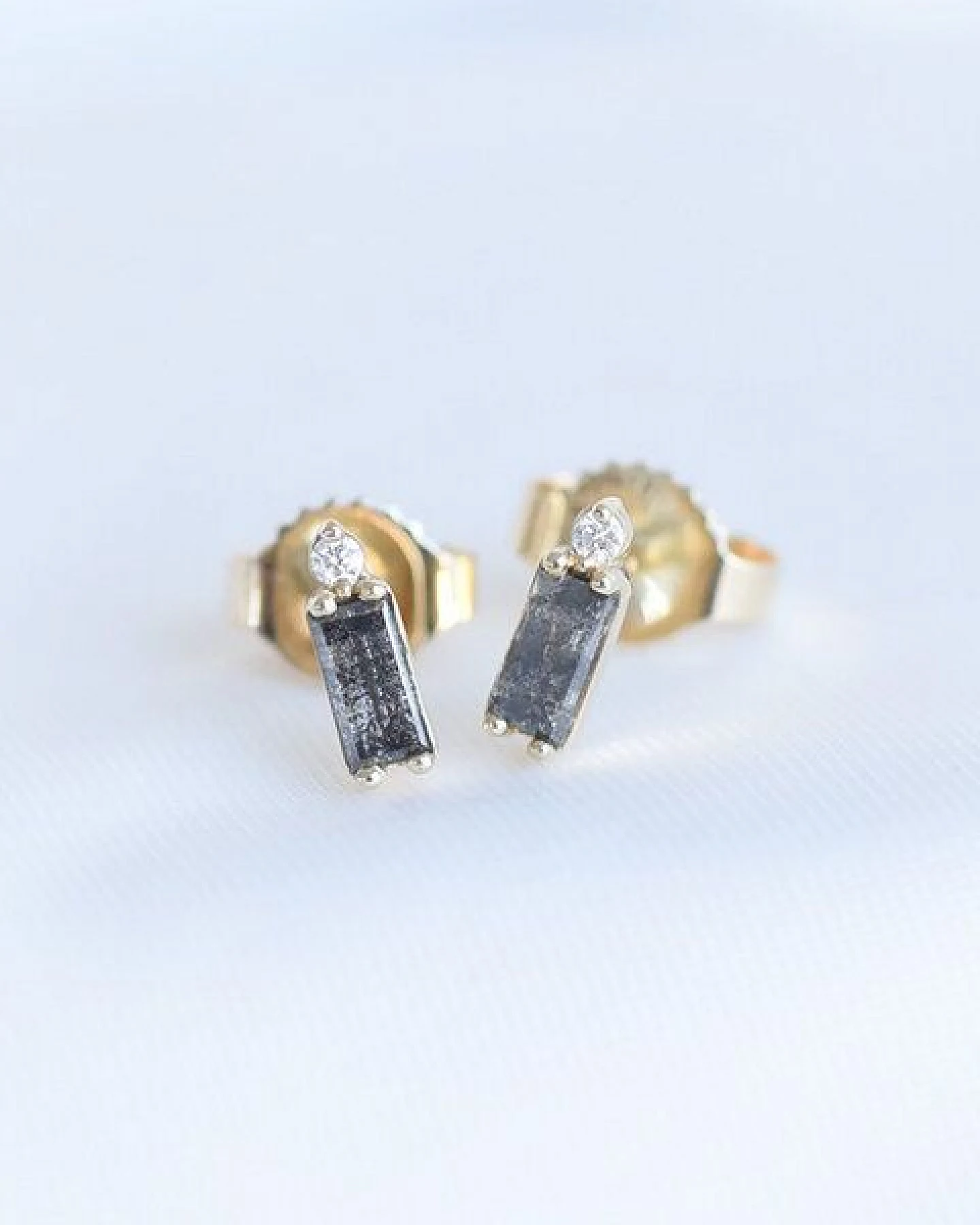 Eppi Ohrringe mit Baguette und Round Diamanten Xene – Ansicht 2