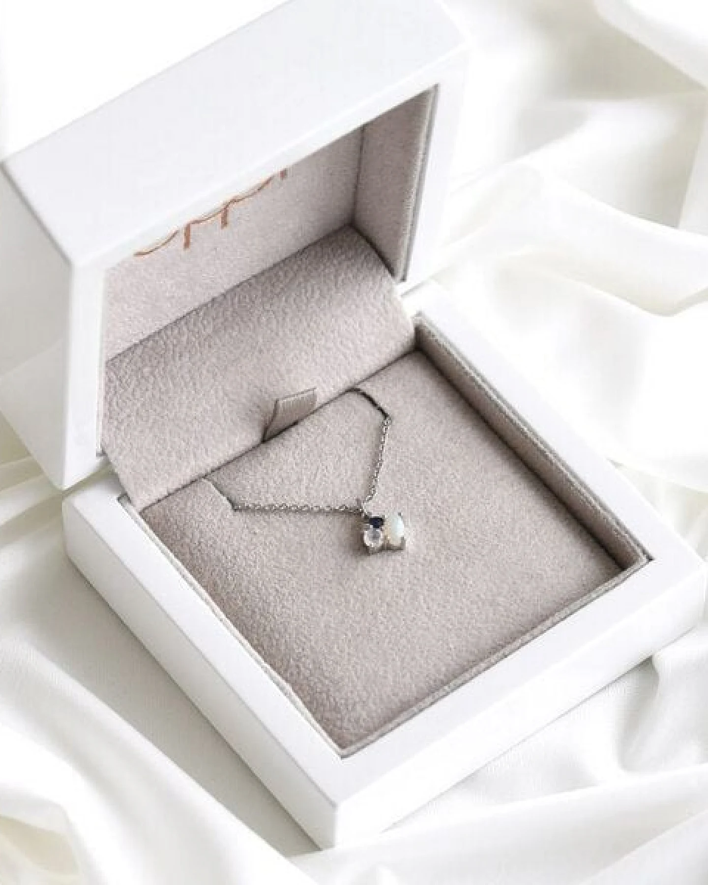 Eppi Minimalistische Kette mit Anhänger Loviise – Ansicht 4
