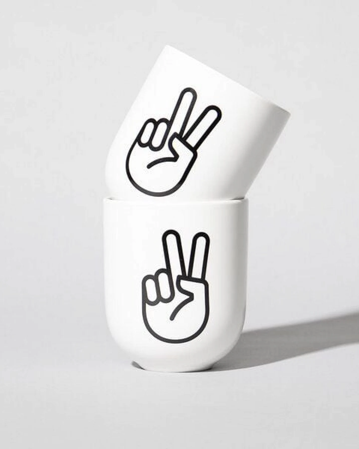 Fyngers Handgemachter Becher aus Porzellan - Modell PEACE - Füllmenge 330ml - Mattlasur – Ansicht 4