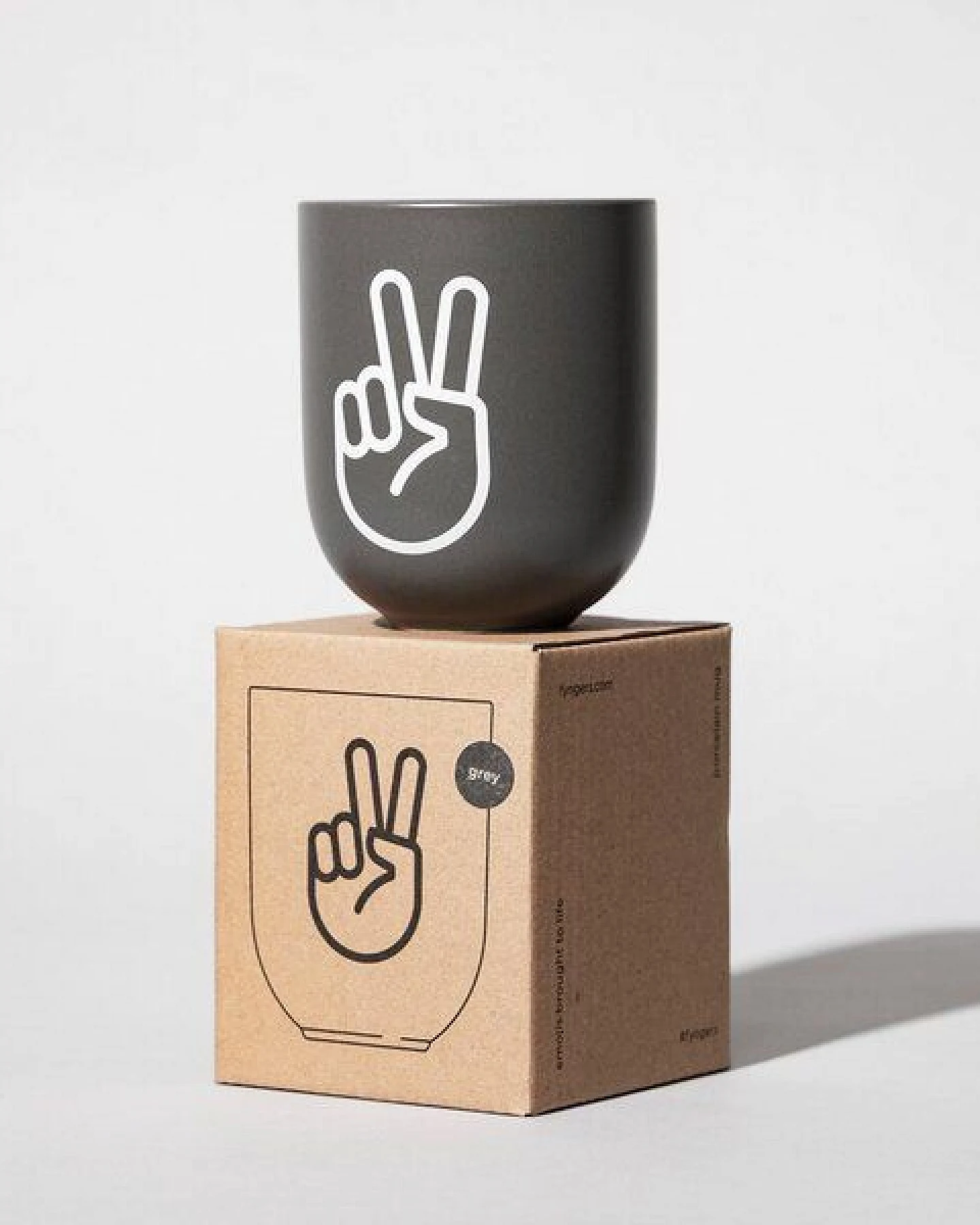Fyngers Handgemachter Becher aus Porzellan - Modell PEACE - Füllmenge 330ml - Mattlasur – Ansicht 2