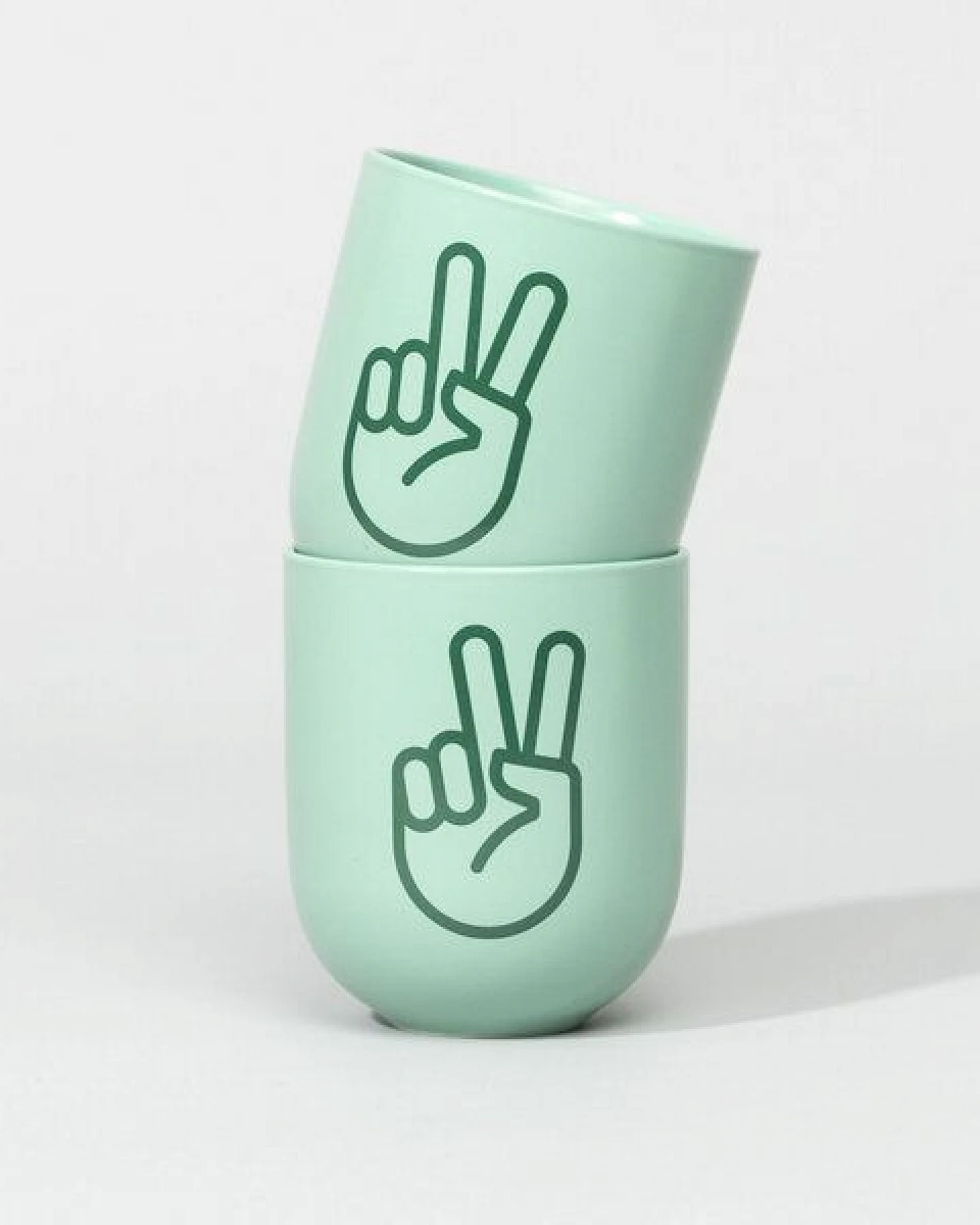 Fyngers Handgemachter Becher aus Porzellan - Modell PEACE - Füllmenge 330ml - Mattlasur – Ansicht 2