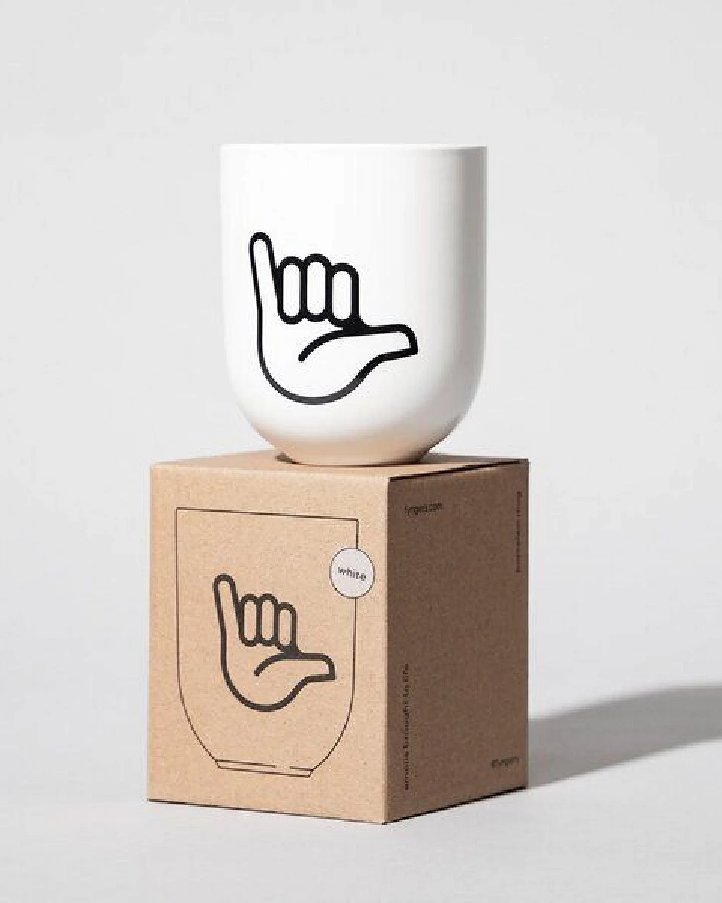 Fyngers Handgemachter Becher aus Porzellan - Modell HANG LOOSE - Füllmenge 330ml - Mattlasur – Ansicht 2