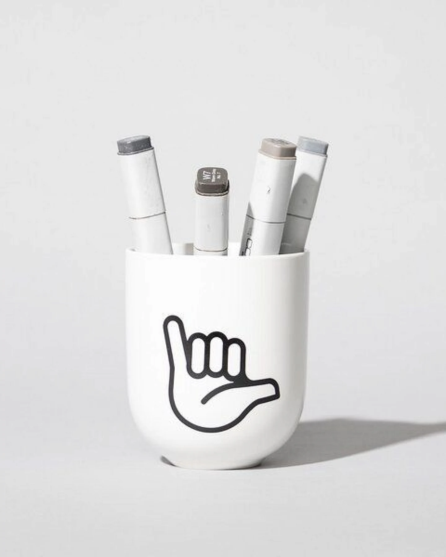 Fyngers Handgemachter Becher aus Porzellan - Modell HANG LOOSE - Füllmenge 330ml - Mattlasur – Ansicht 3