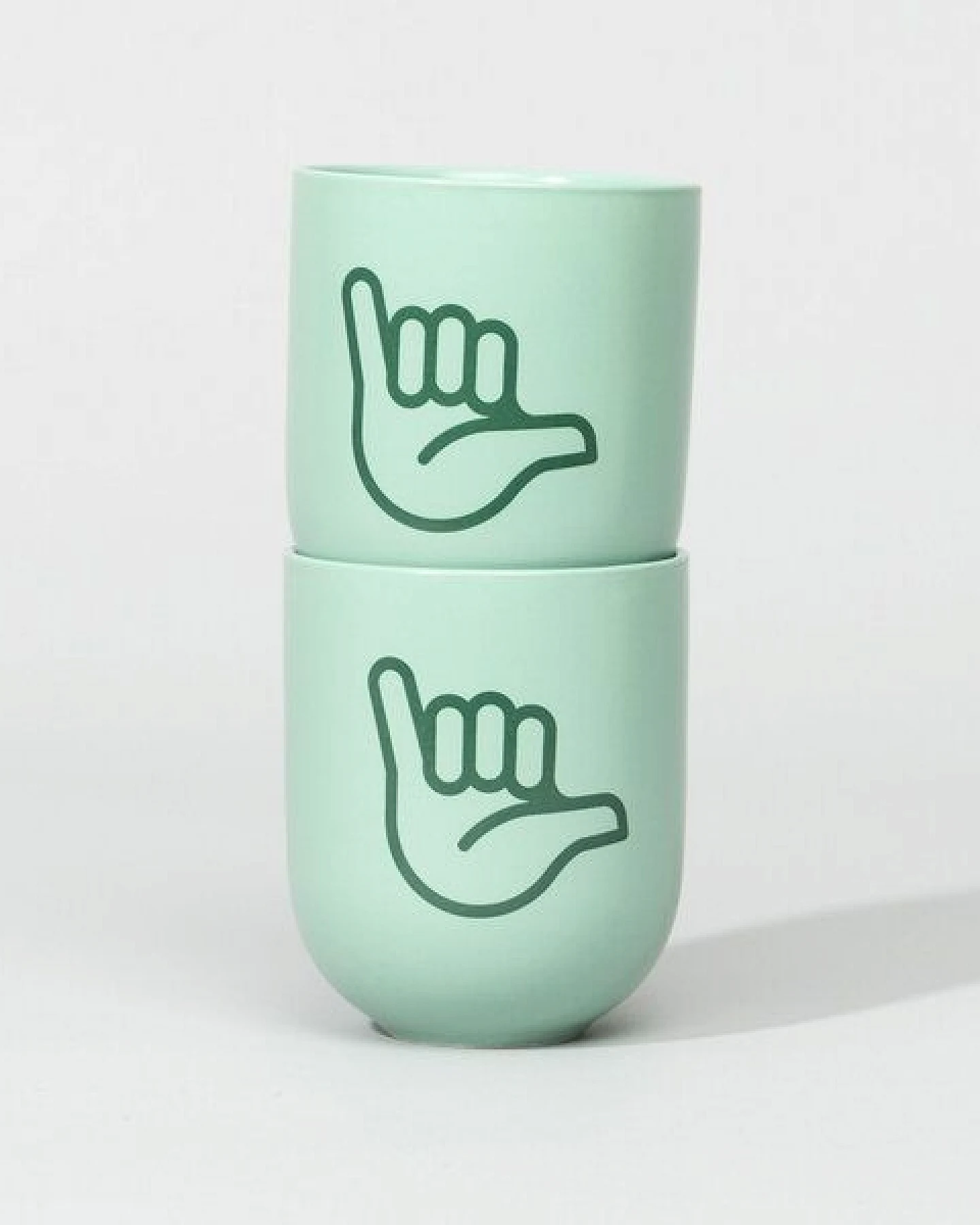 Fyngers Handgemachter Becher aus Porzellan - Modell HANG LOOSE - Füllmenge 330ml - Mattlasur – Ansicht 2