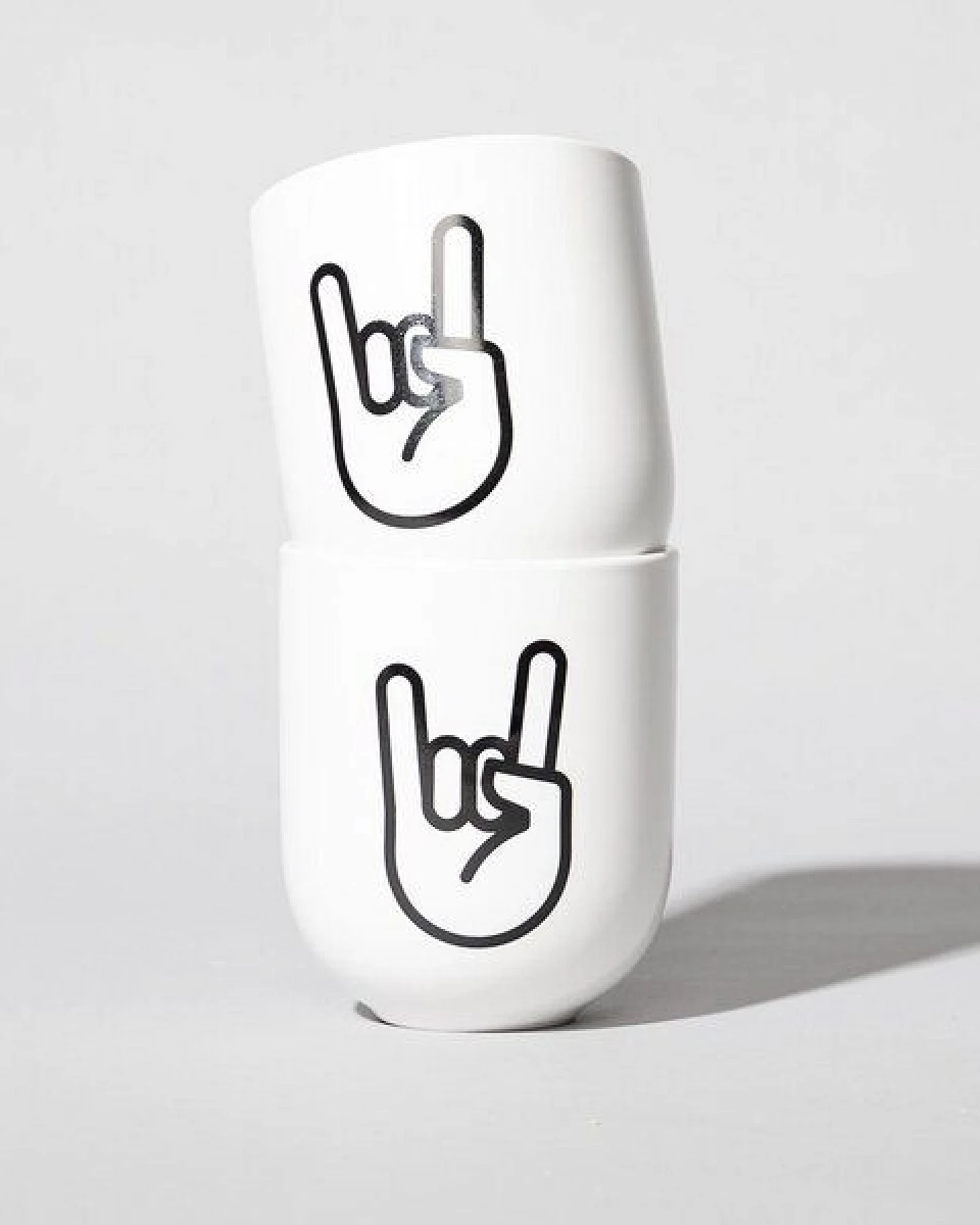 Fyngers Handgemachter Becher aus Porzellan - Modell ROCk´n´ROLL - Füllmenge 330ml - Mattlasur – Ansicht 3