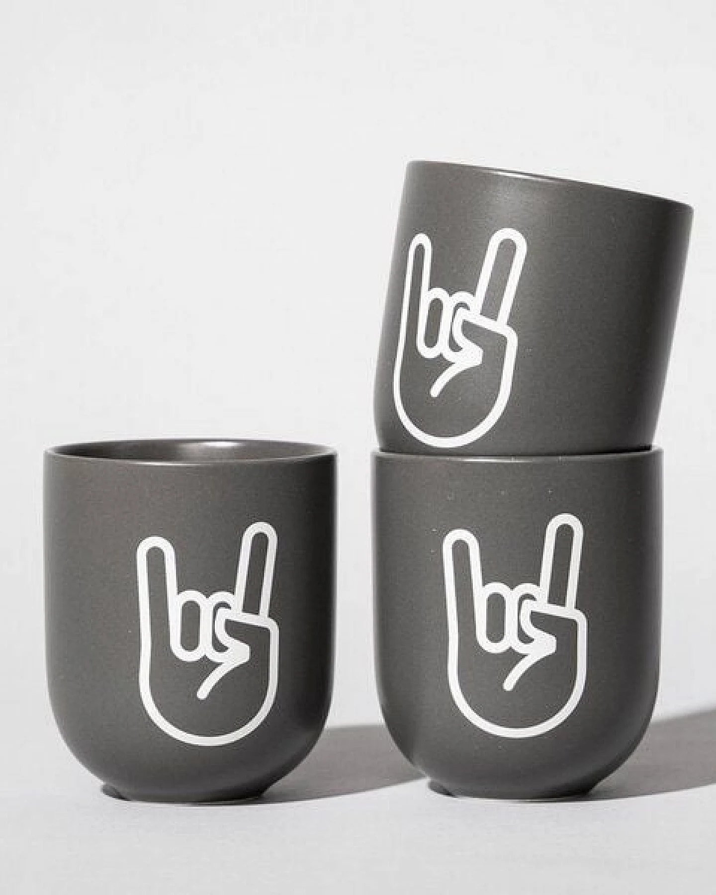 Fyngers Handgemachter Becher aus Porzellan - Modell ROCk´n´ROLL - Füllmenge 330ml - Mattlasur – Ansicht 4