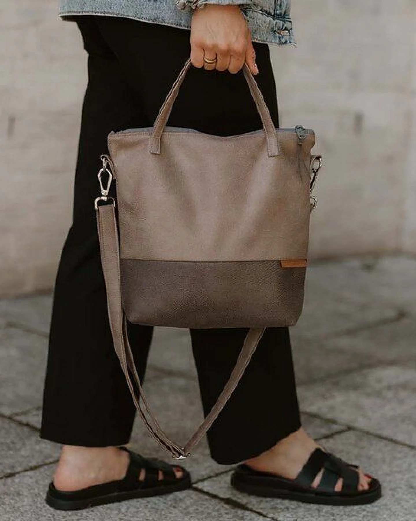 BOWLEANIES TASCHEN Mittelgroße Umhängetasche aus Lederfaserstoff – Ansicht 2