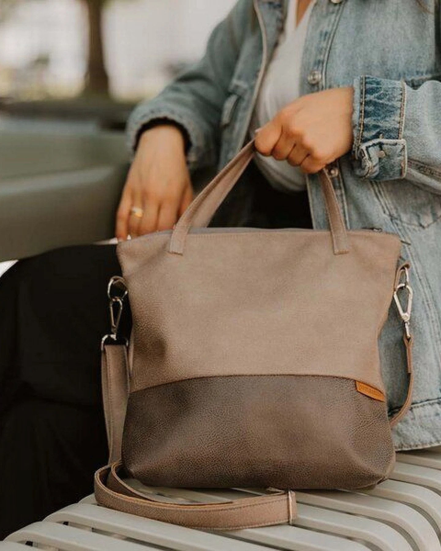 BOWLEANIES TASCHEN Mittelgroße Umhängetasche aus Lederfaserstoff – Ansicht 4