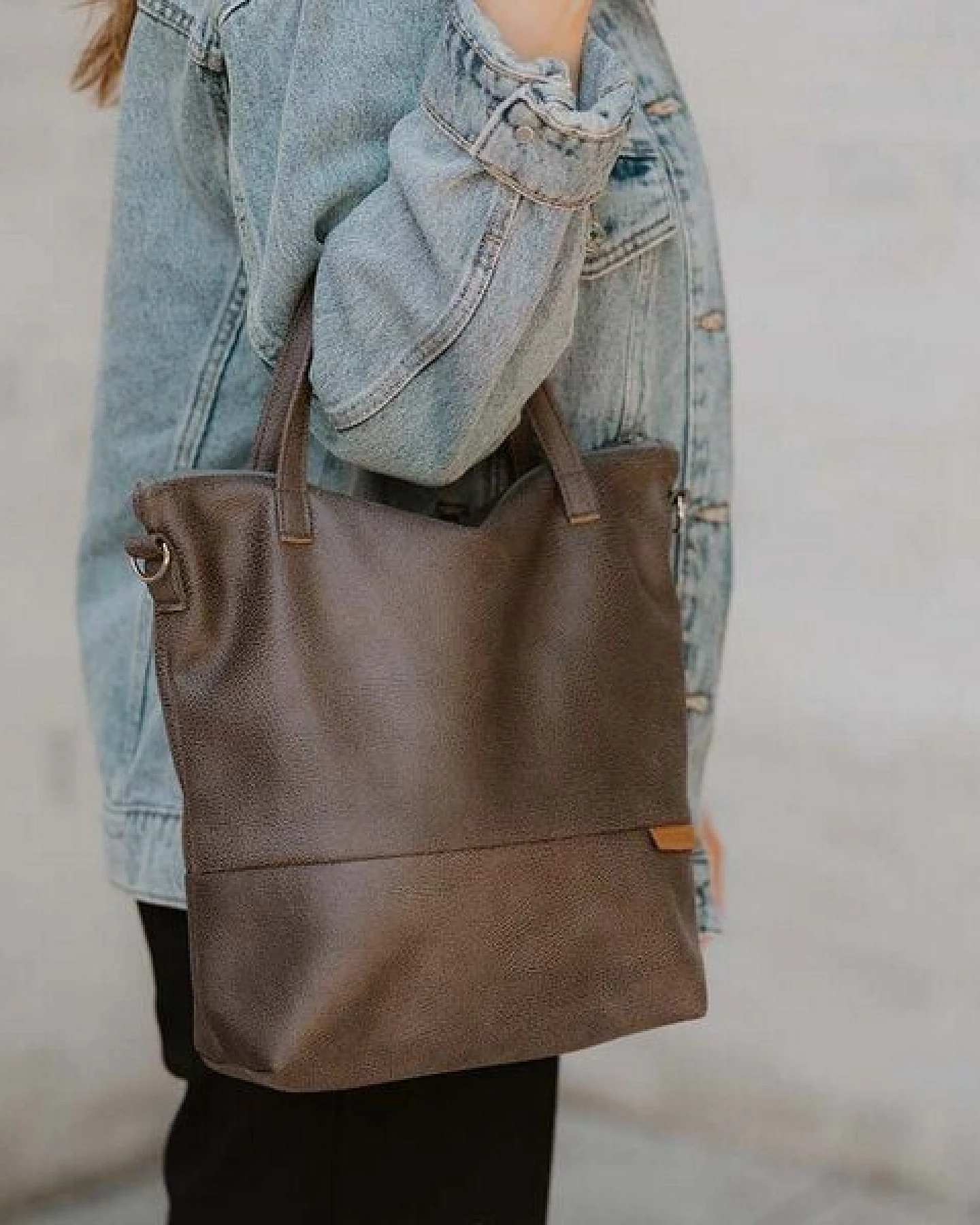 BOWLEANIES TASCHEN Mittelgroße Umhängetasche aus Lederfaserstoff – Ansicht 2