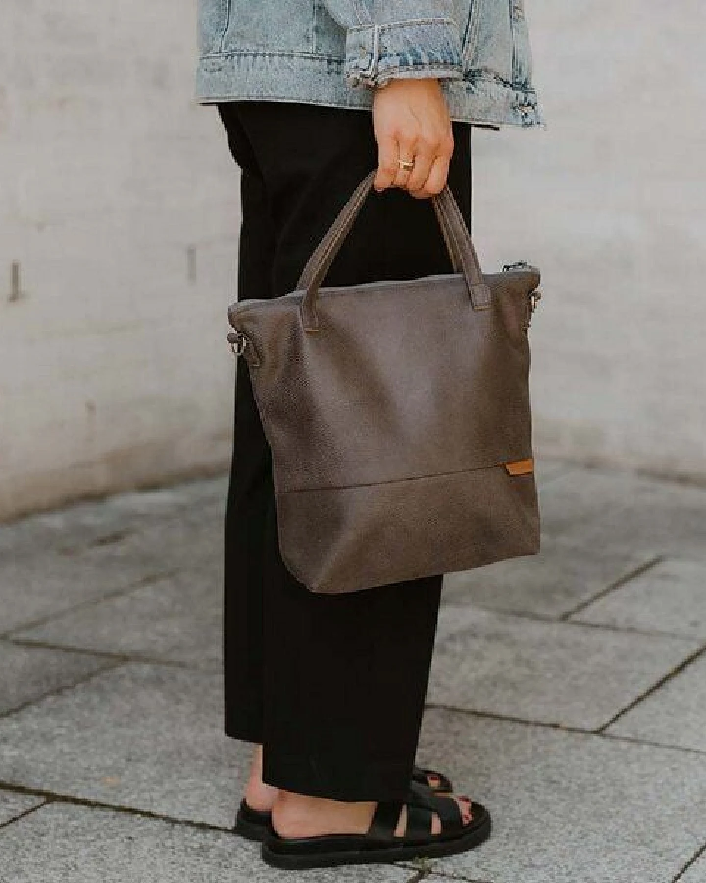 BOWLEANIES TASCHEN Mittelgroße Umhängetasche aus Lederfaserstoff – Ansicht 4