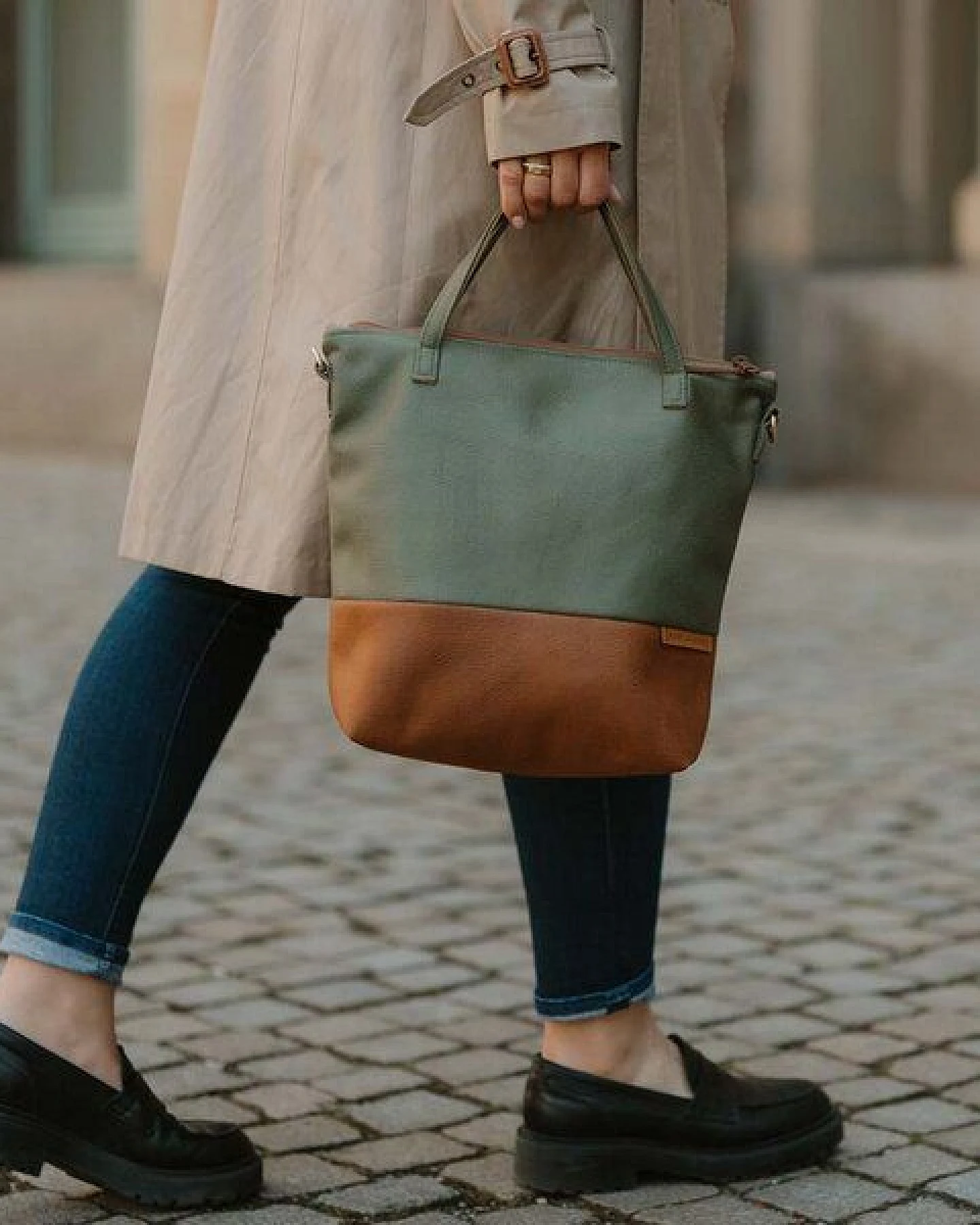 BOWLEANIES TASCHEN Mittelgroße Umhängetasche aus Lederfaserstoff – Ansicht 2