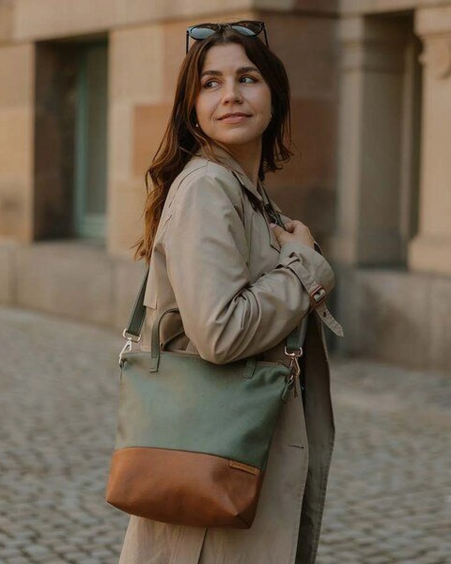 BOWLEANIES TASCHEN Mittelgroße Umhängetasche aus Lederfaserstoff – Ansicht 3