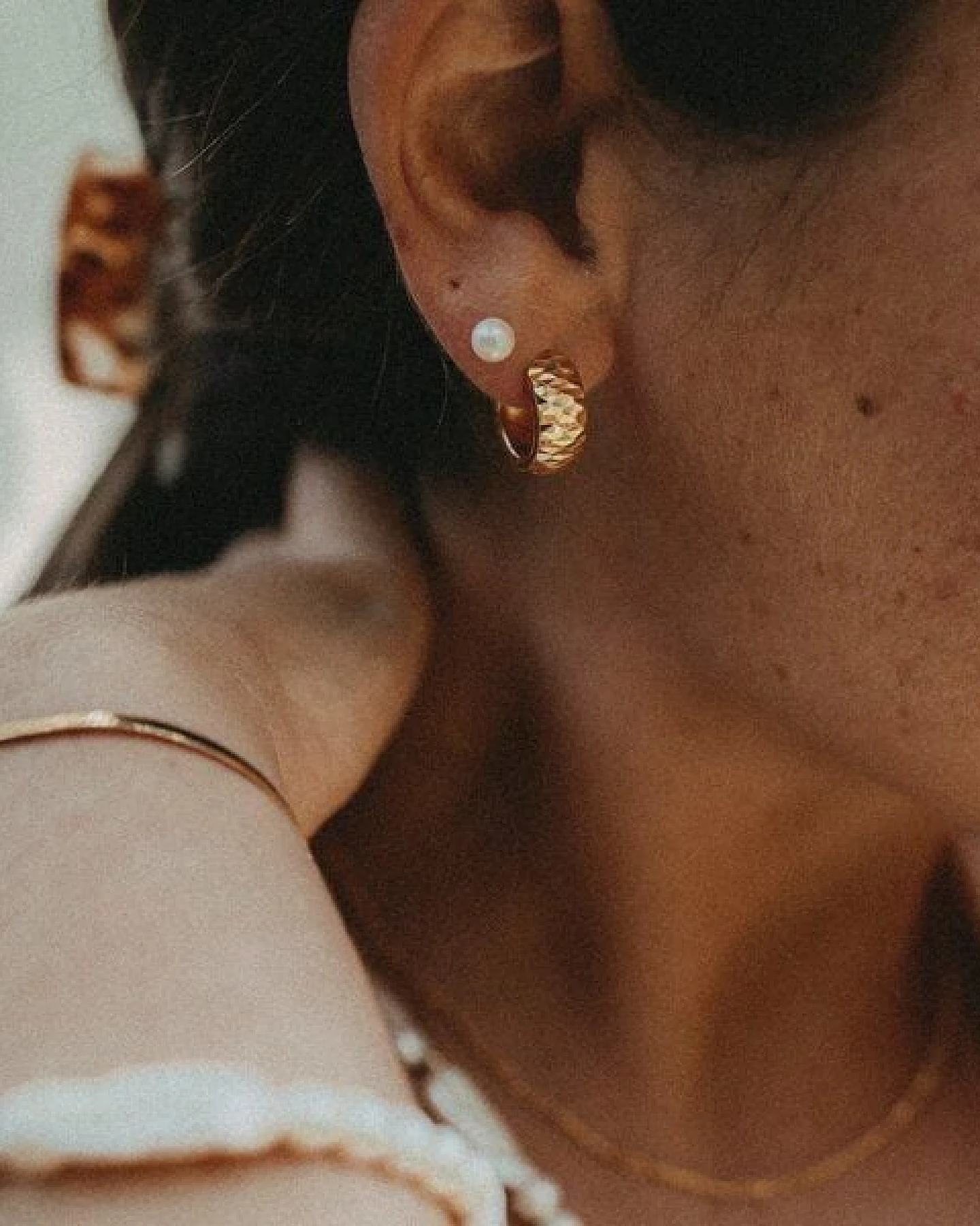 MOANINA Ohrringe Hoops Camila - 925 Silber/18k Gold Vermeil – Ansicht 3