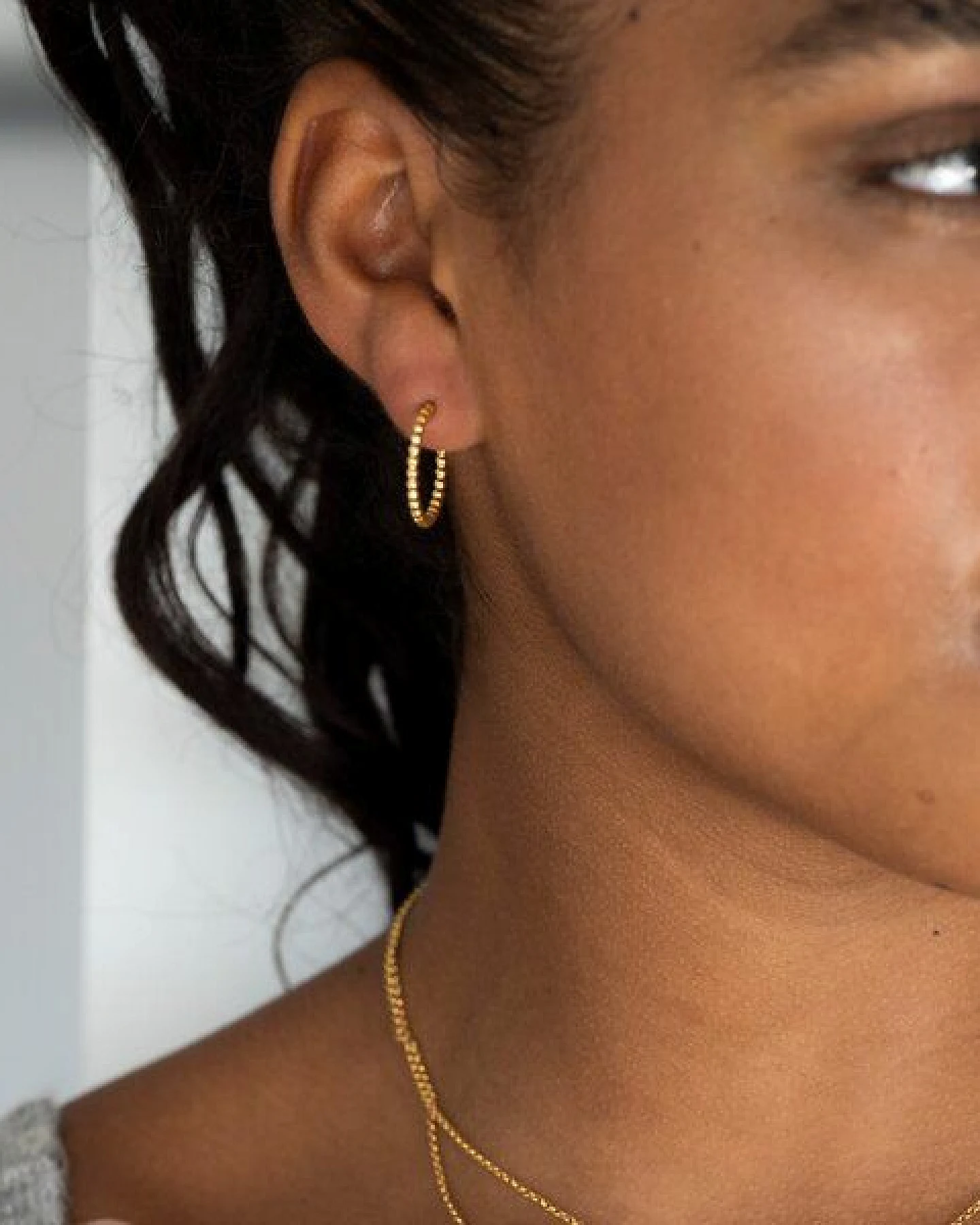 MOANINA Ohrringe Hoops Chia - 925 Silber/18k Gold Vermeil – Ansicht 2