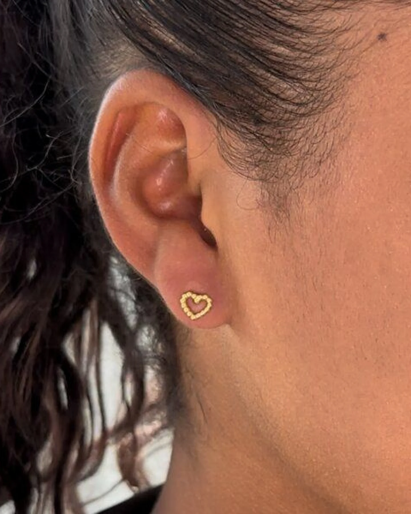 MOANINA Ohrringe Love Herz - 925 Silber/18k Gold Vermeil – Ansicht 2
