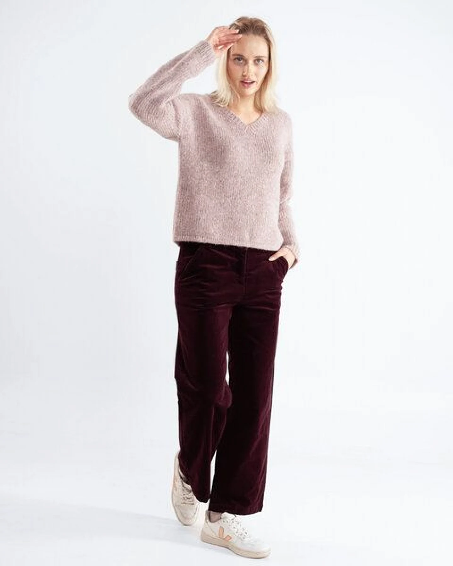 Alma & Lovis Pullover mit V-Ausschnitt aus Suri-Alpaka – Ansicht 2