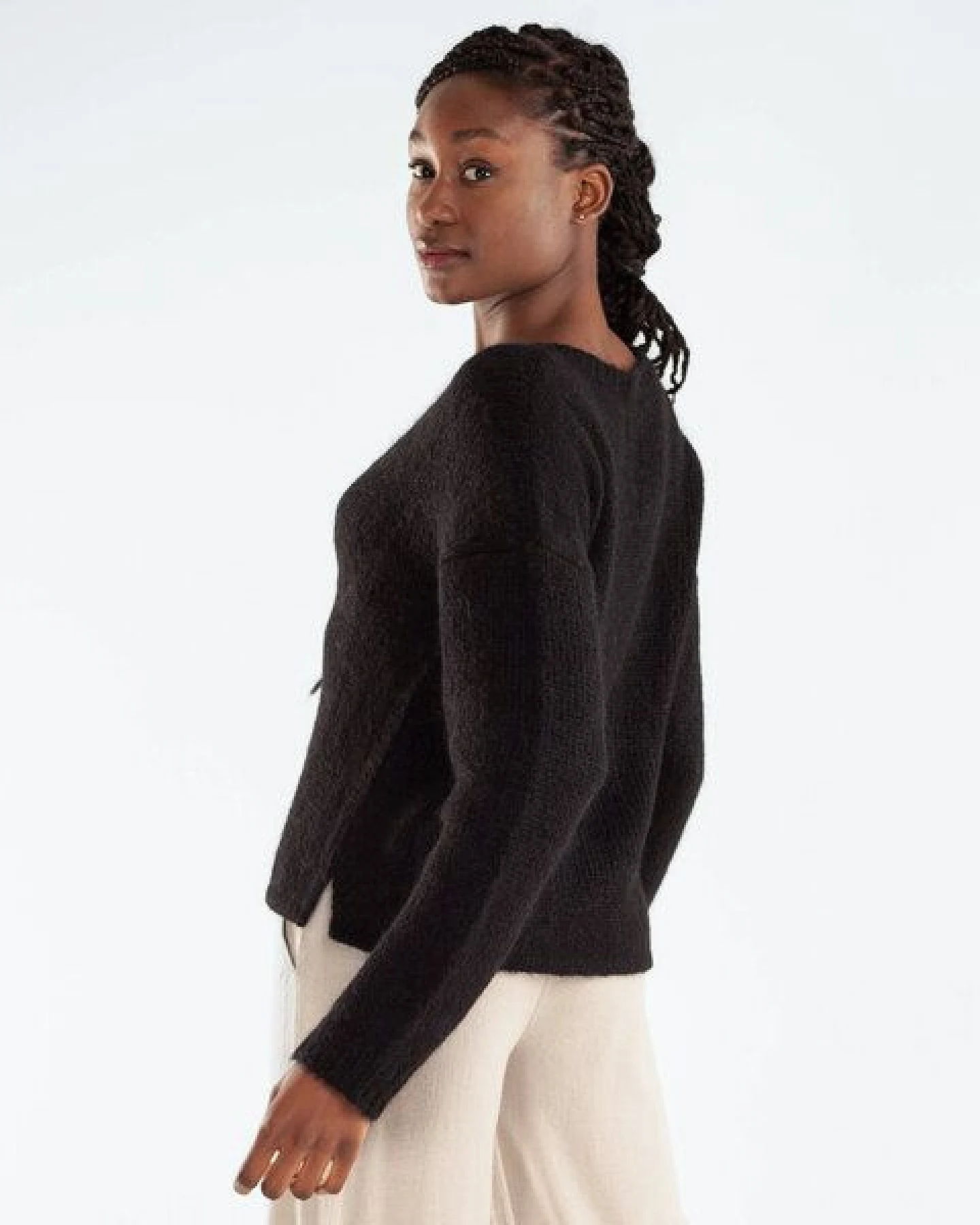 Alma & Lovis Pullover mit V-Ausschnitt aus Suri-Alpaka – Ansicht 4
