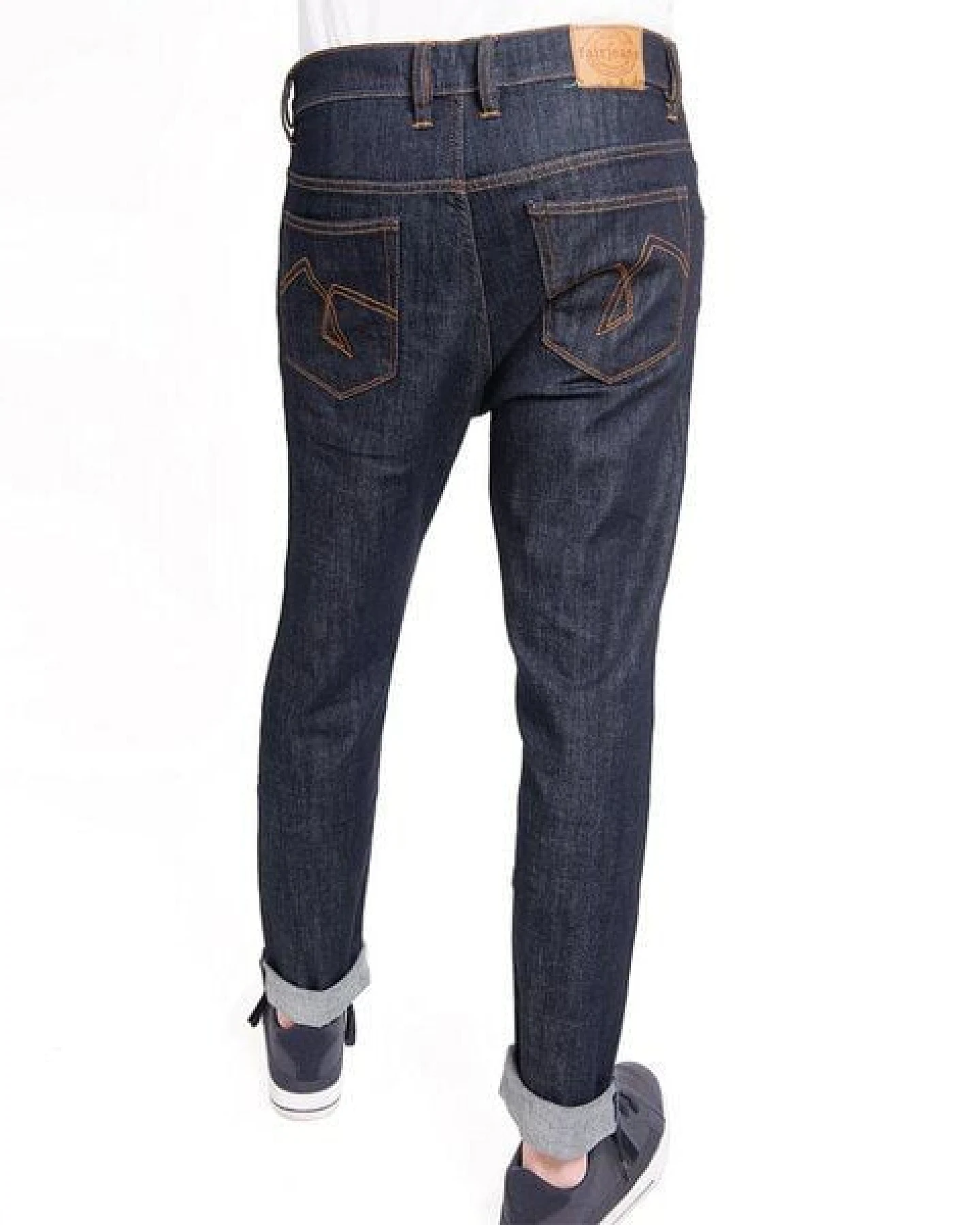fairjeans Herrenjeans TAPERED NAVY, oben locker, zum Knöchel schmal, aus Bio-Baumwolle – Ansicht 4